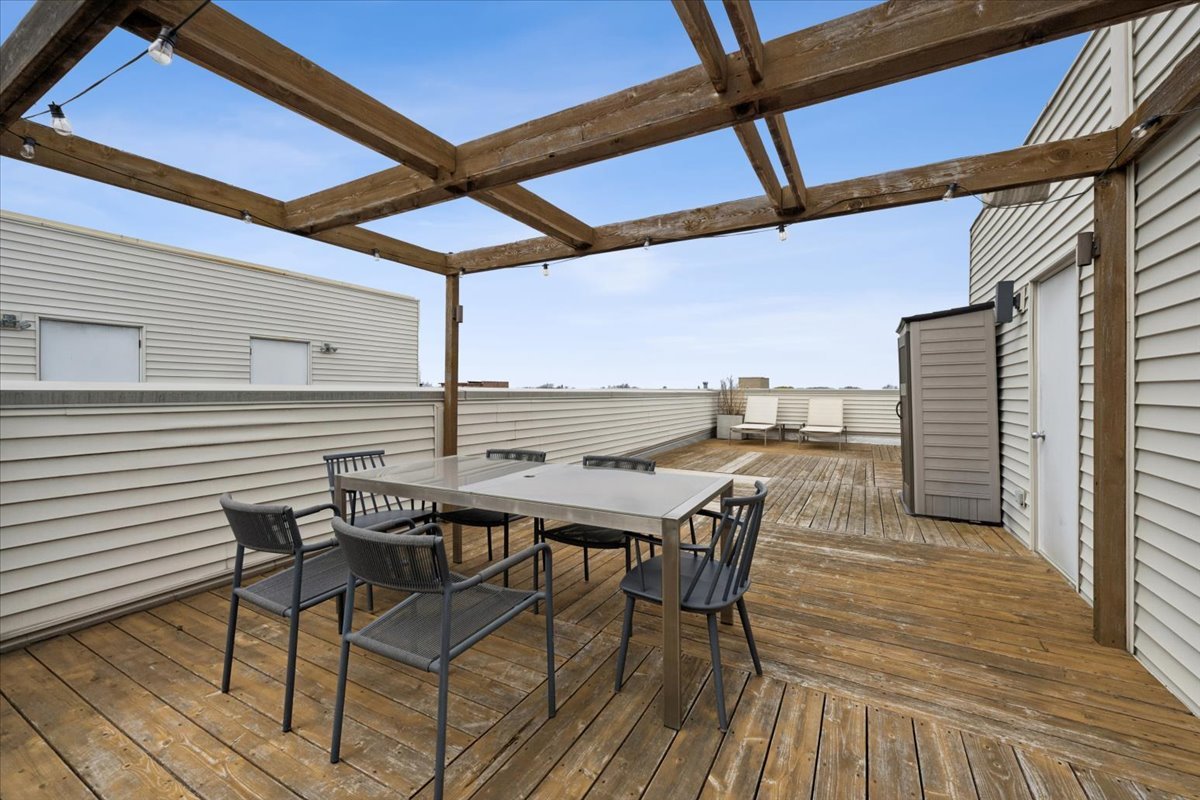 2nd image of 1423 W Belmont Ave, Chicago, IL 60657