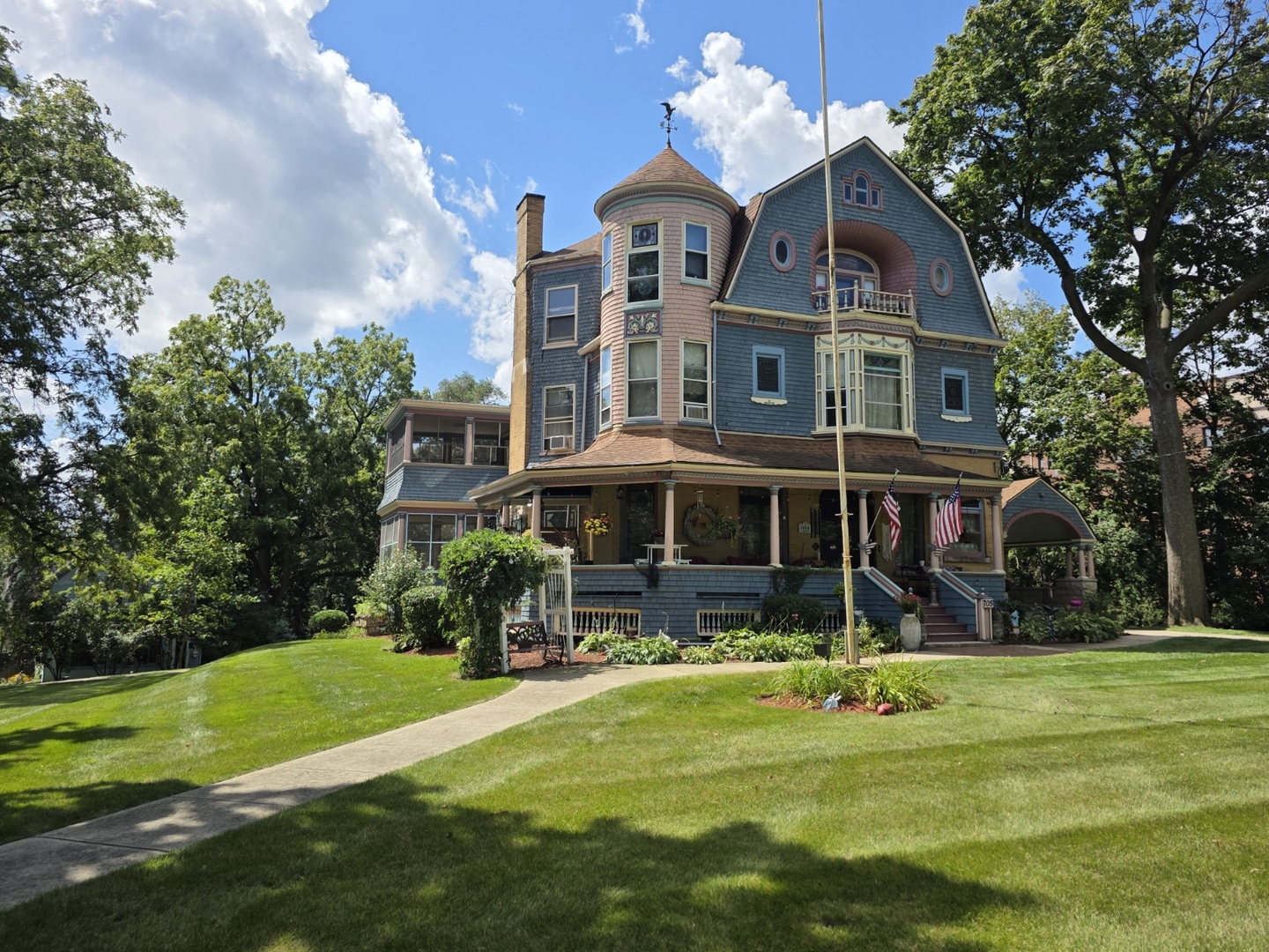 2nd image of 705 W Highland Ave, Elgin, IL 60123 | MLS# 12720346