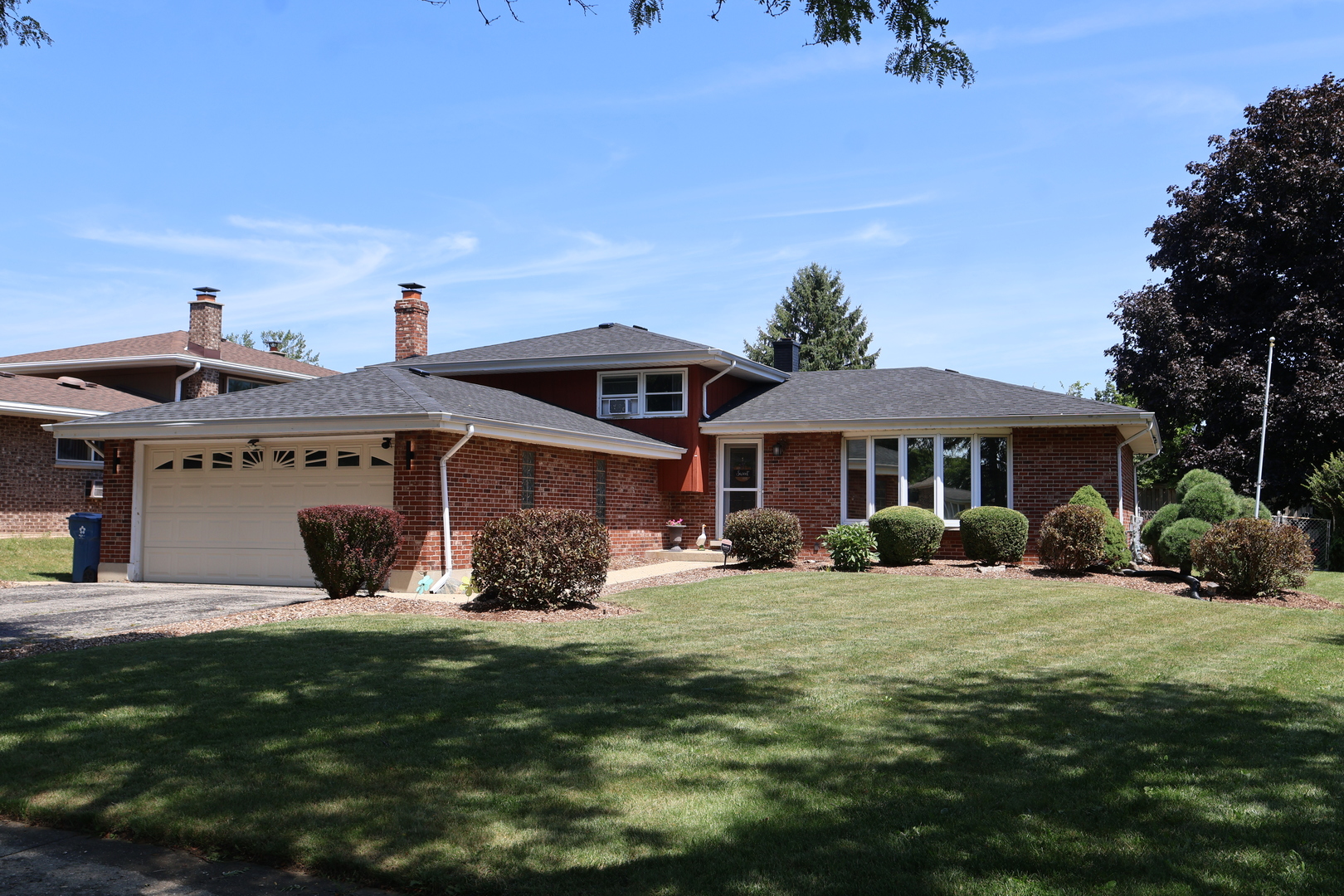 3rd image of 510 W Millns Ct, Addison, IL 60101 | MLS# 12720387