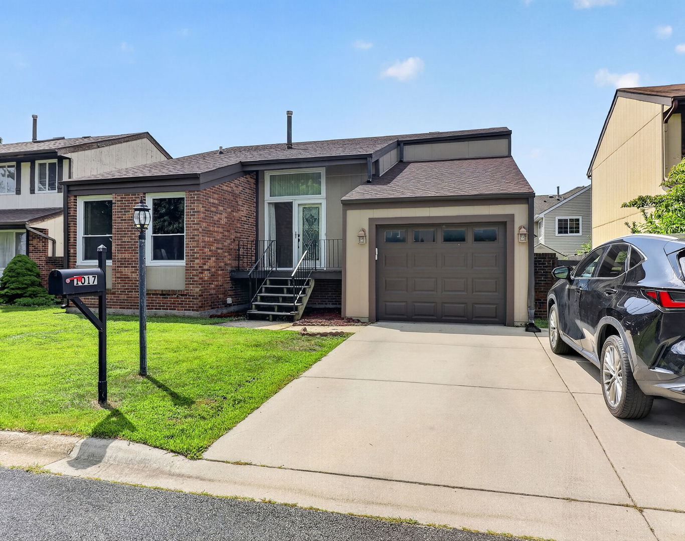 2nd image of 1017 Bob O Link Dr, Darien, IL 60561 | MLS# 12720486