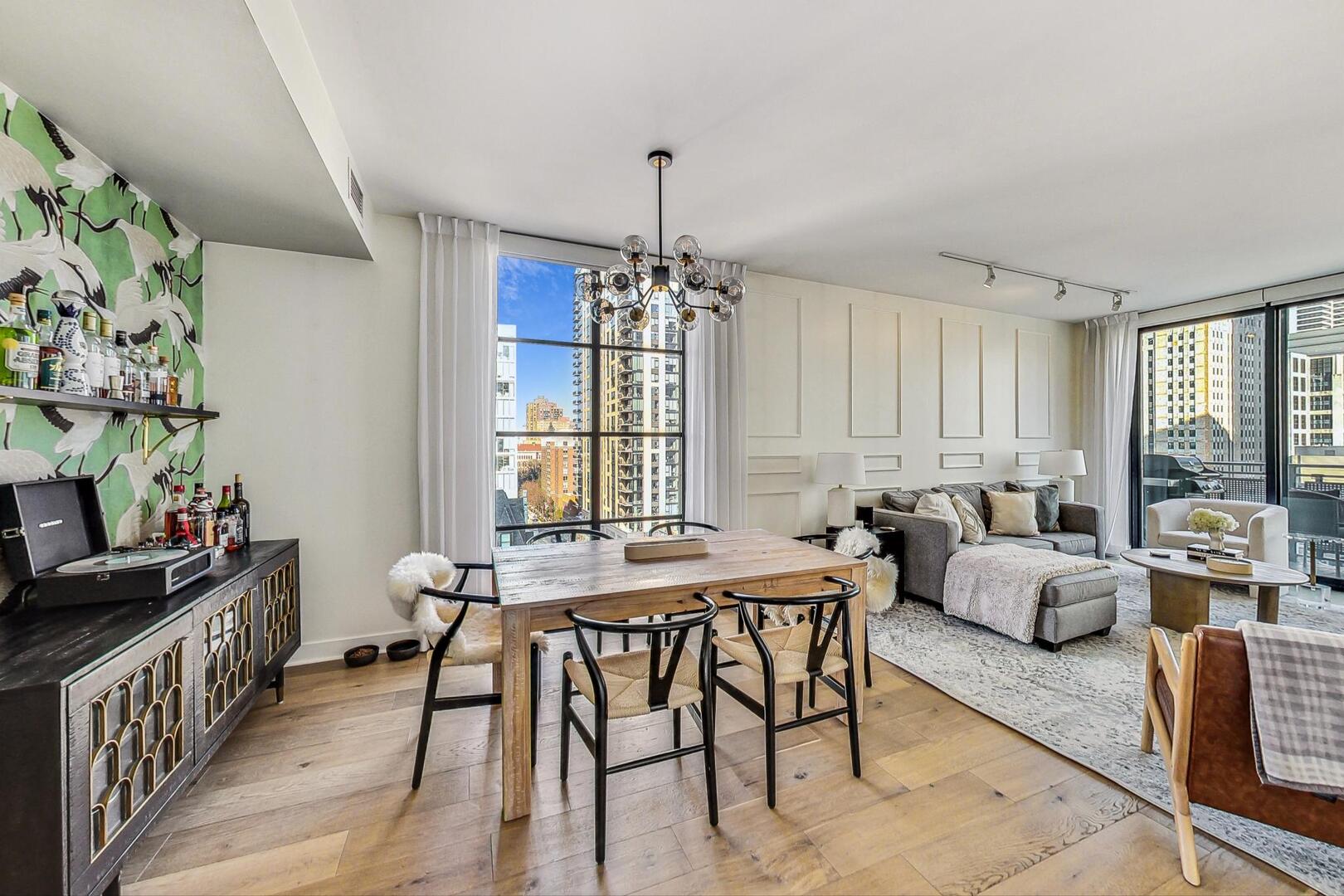 4th image of 744 N Clark St, Chicago, IL 60654