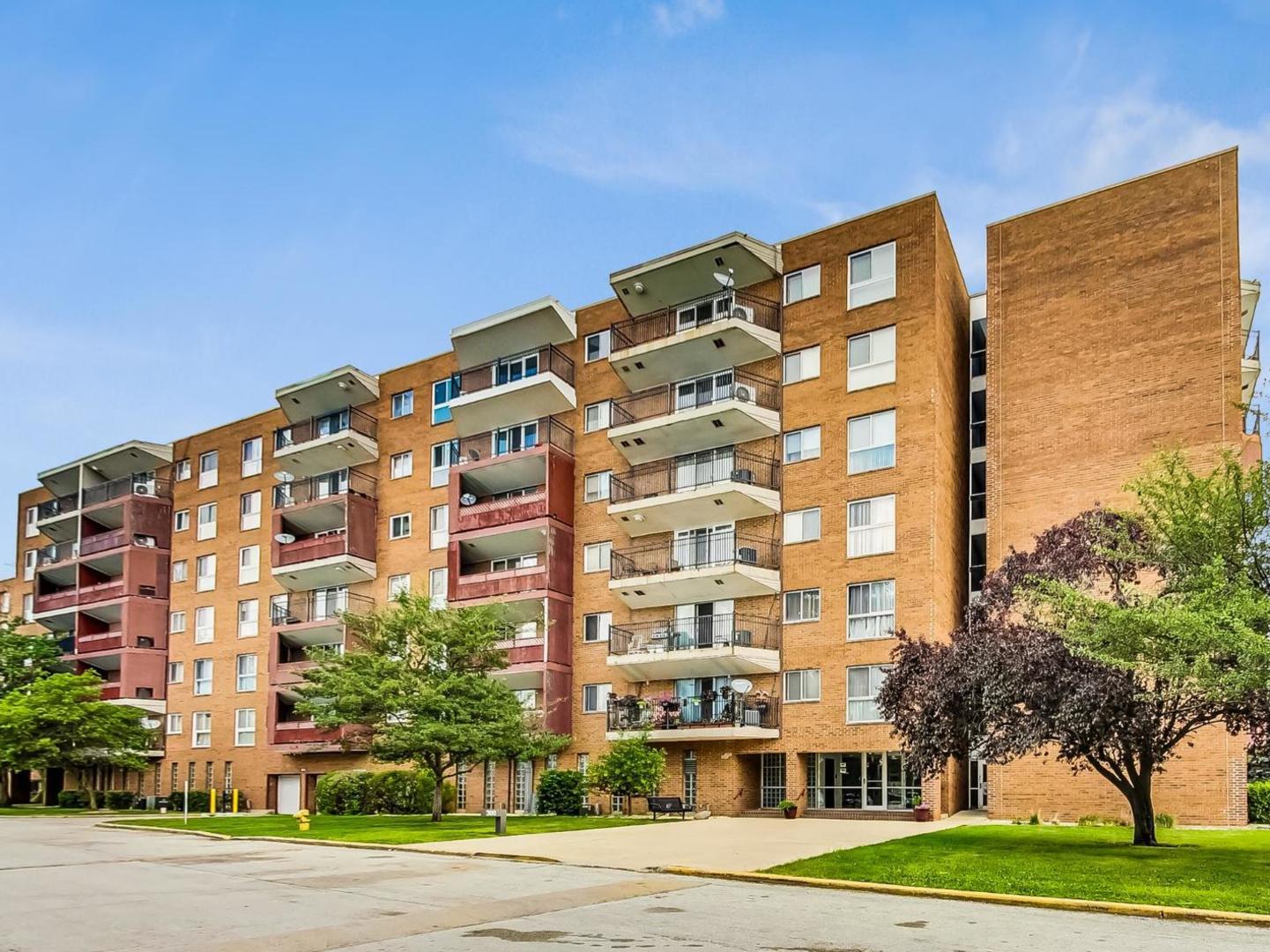 1st image of 300 Park Ave, Calumet, IL 60409