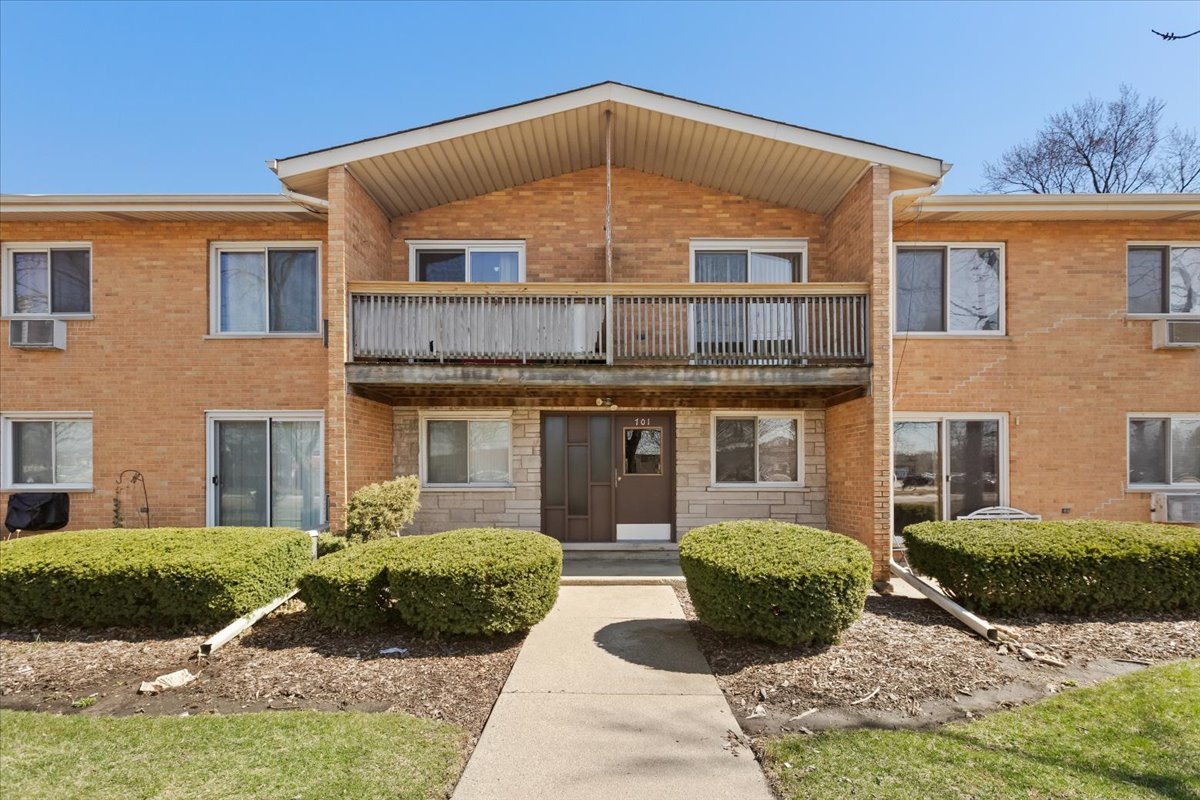 1st image of 701 S Elmhurst Rd #H, Des Plaines, IL 60016 | MLS# 12720640