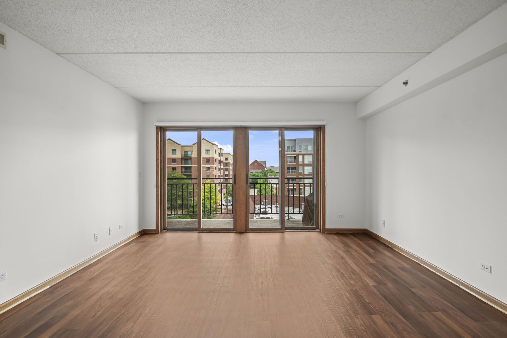 5th image of 15 S Pine St, Mount Prospect, IL 60056
