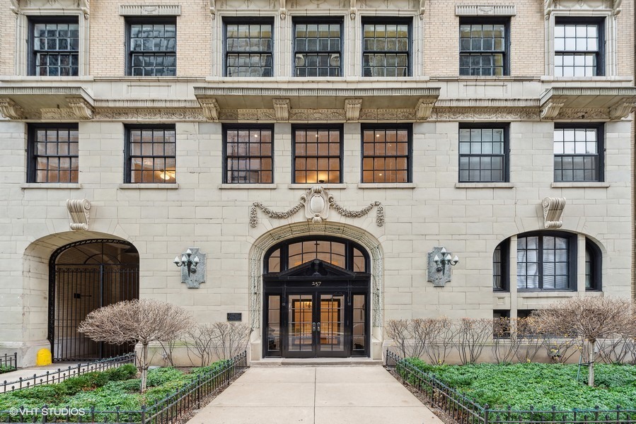 1st image of 257 E Delaware Pl, Chicago, IL 60611