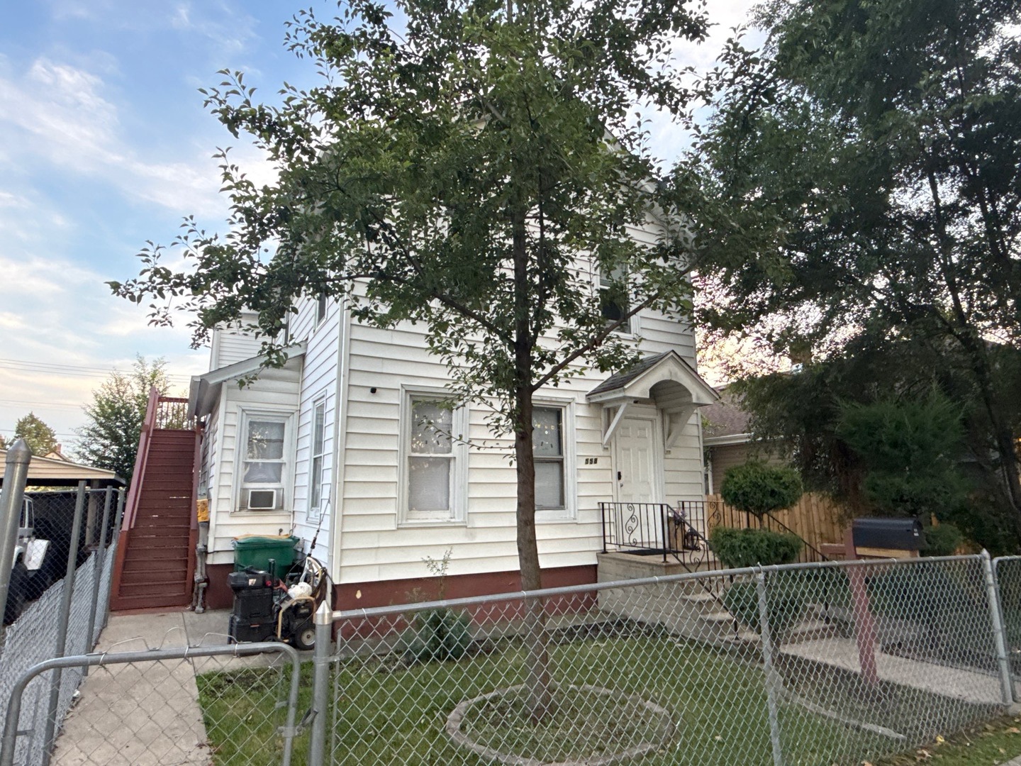 3rd image of 558 E Benton St, Joliet, IL 60432 | MLS# 12721058