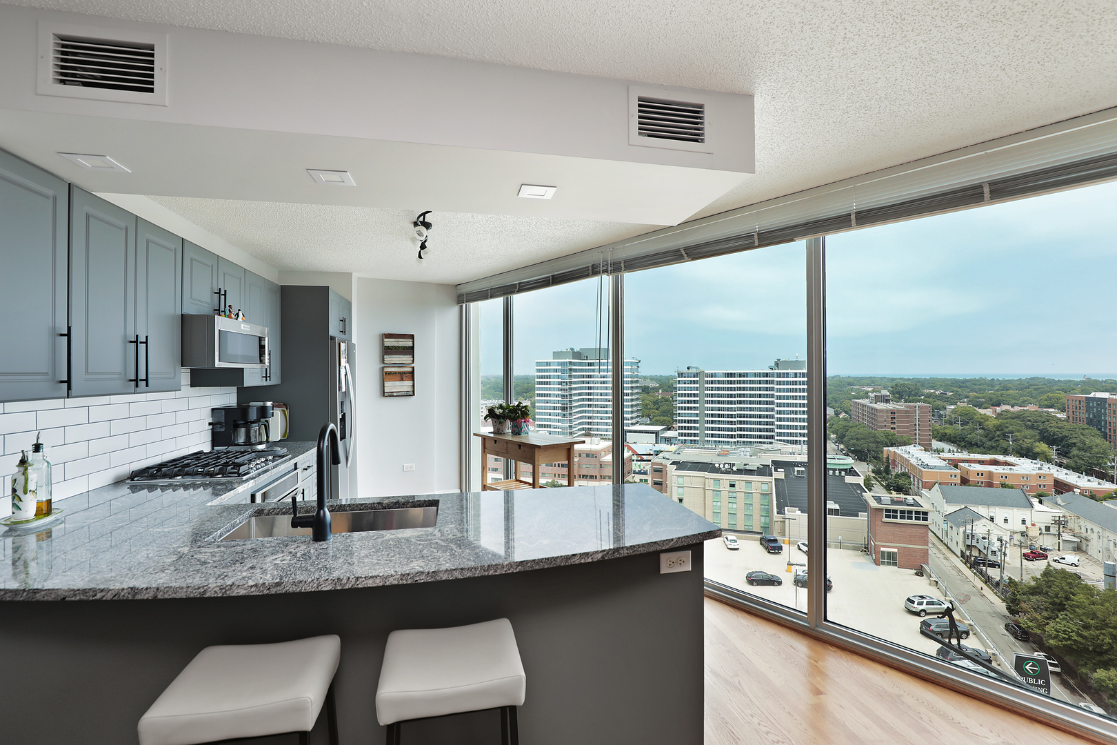 3rd image of 1720 Maple Ave #1620, Evanston, IL 60201 | MLS# 12721136