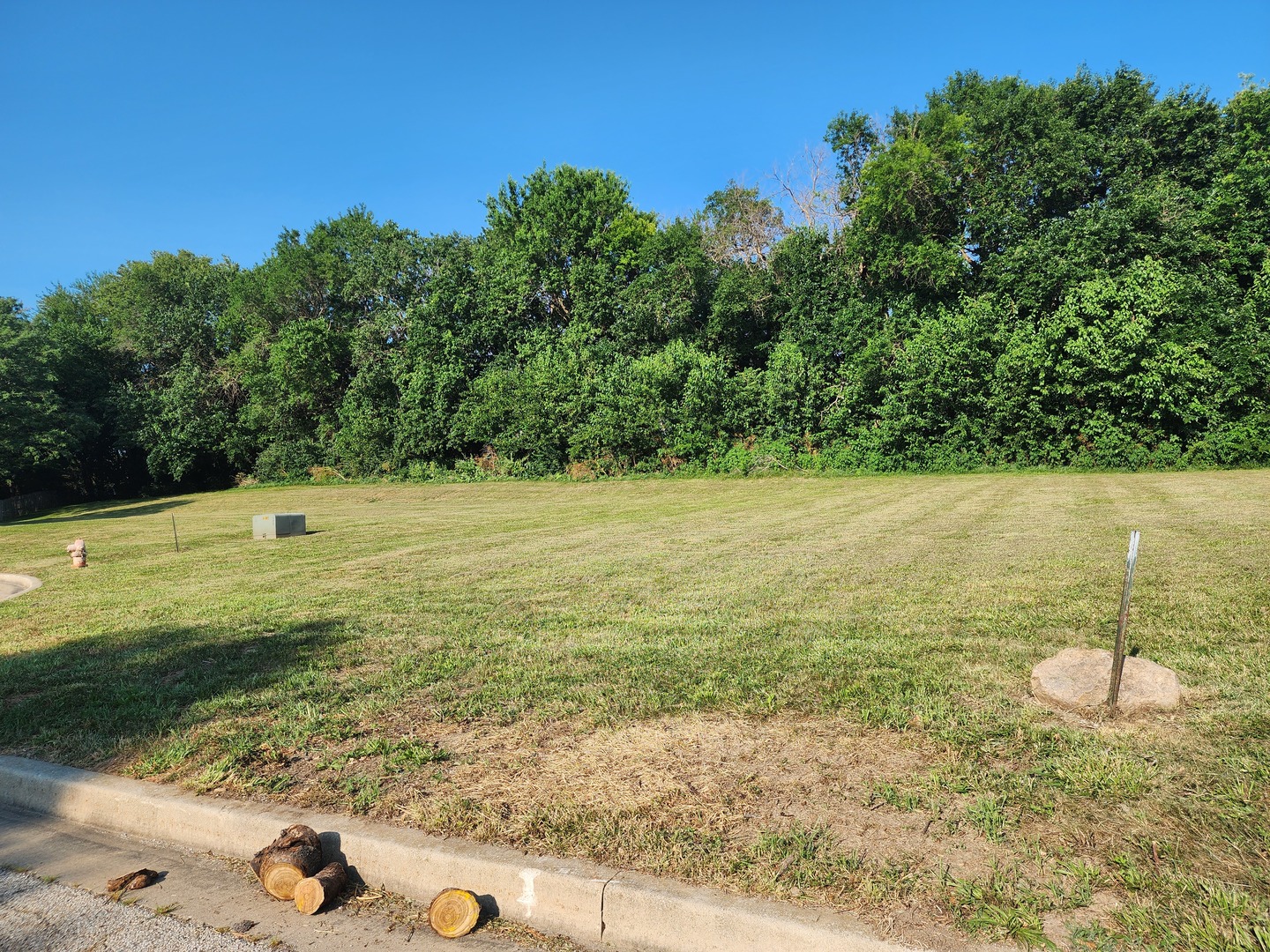 2nd image of 4 Lone Oak Ct, Bloomington, IL 61705 | MLS# 12721152
