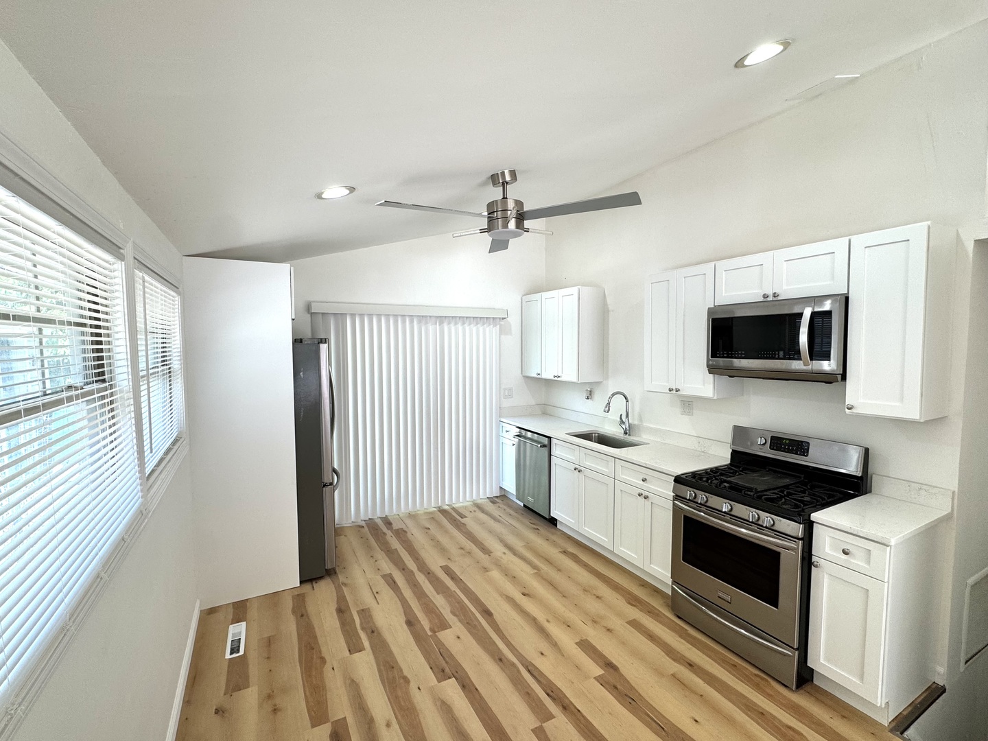 2nd image of 1008 Adams Ct, Carpentersville, IL 60110 | MLS# 12721156