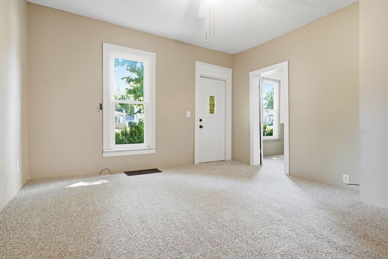 3rd image of 1002 E Empire St, Bloomington, IL 61701 | MLS# 12721436