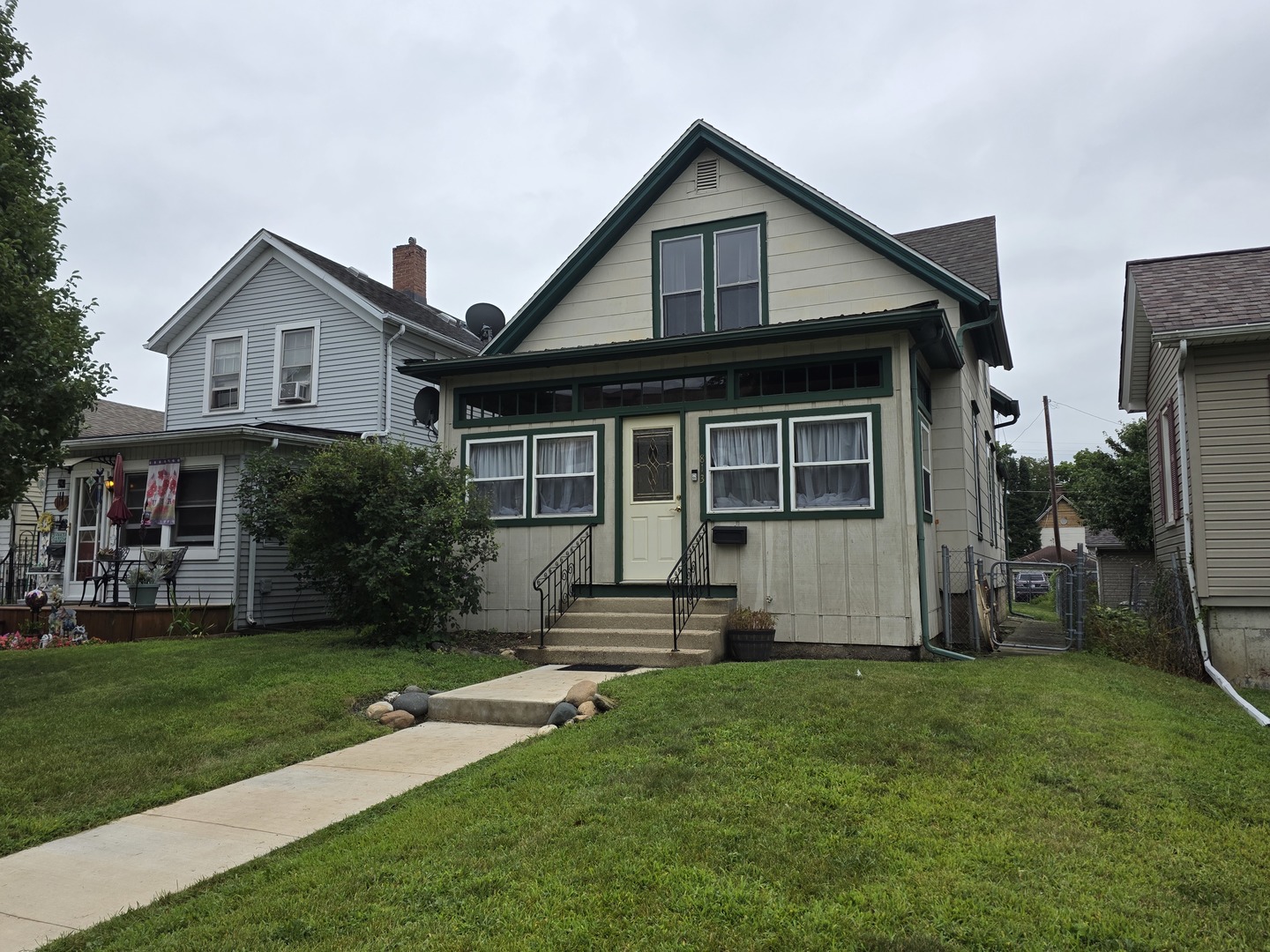 1st image of 813 Pine St, Ottawa, IL 61350 | MLS# 12721776