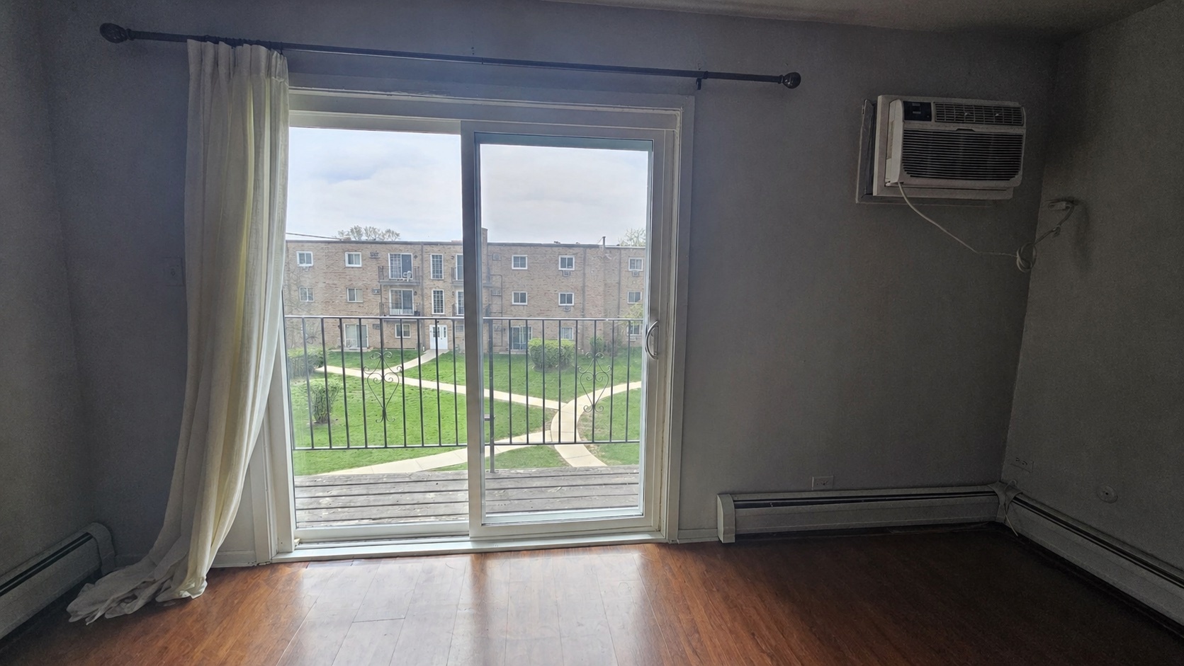 3rd image of 155 W Elk Trl, Carol Stream, IL 60188