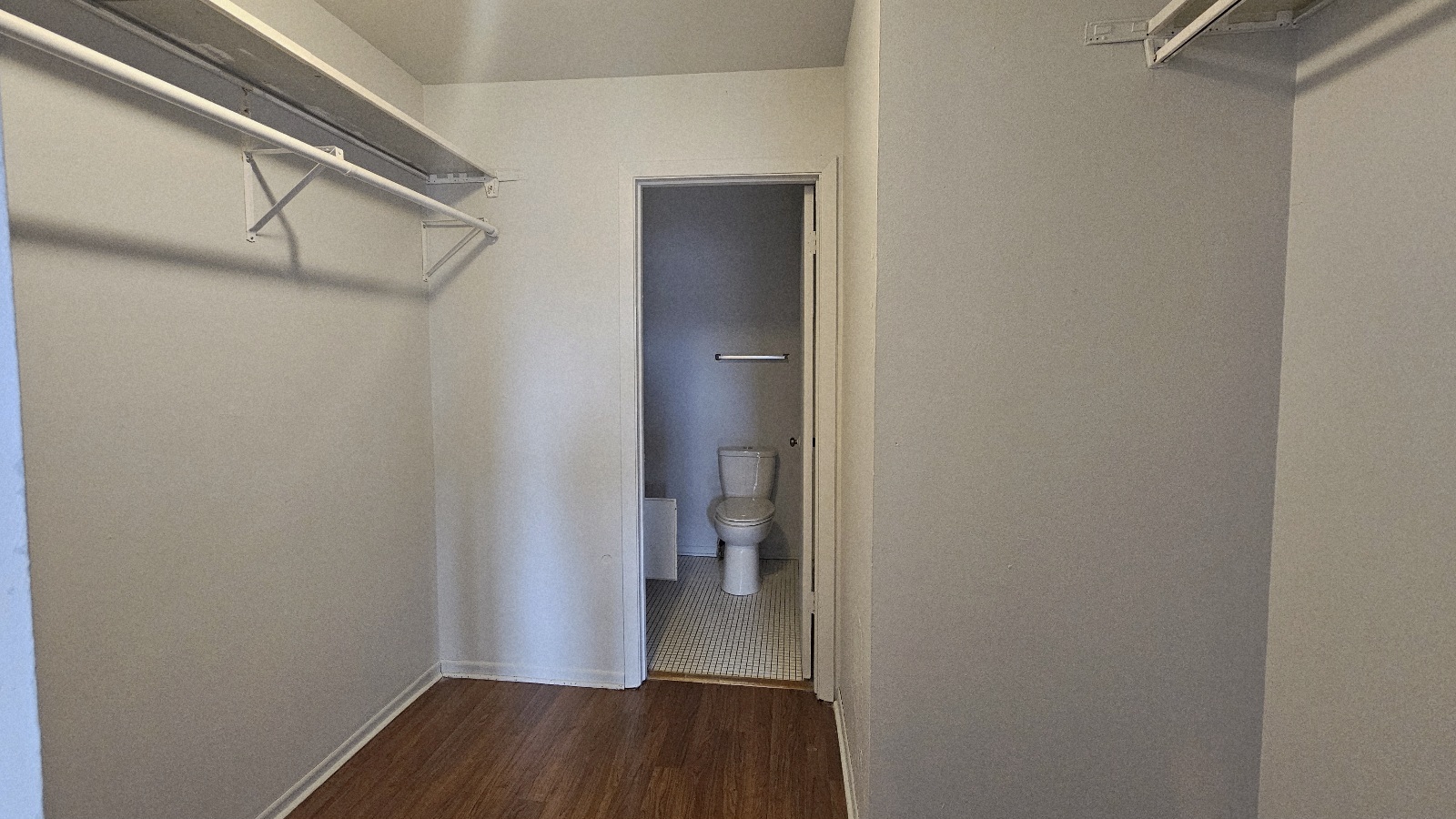 5th image of 155 W Elk Trl, Carol Stream, IL 60188