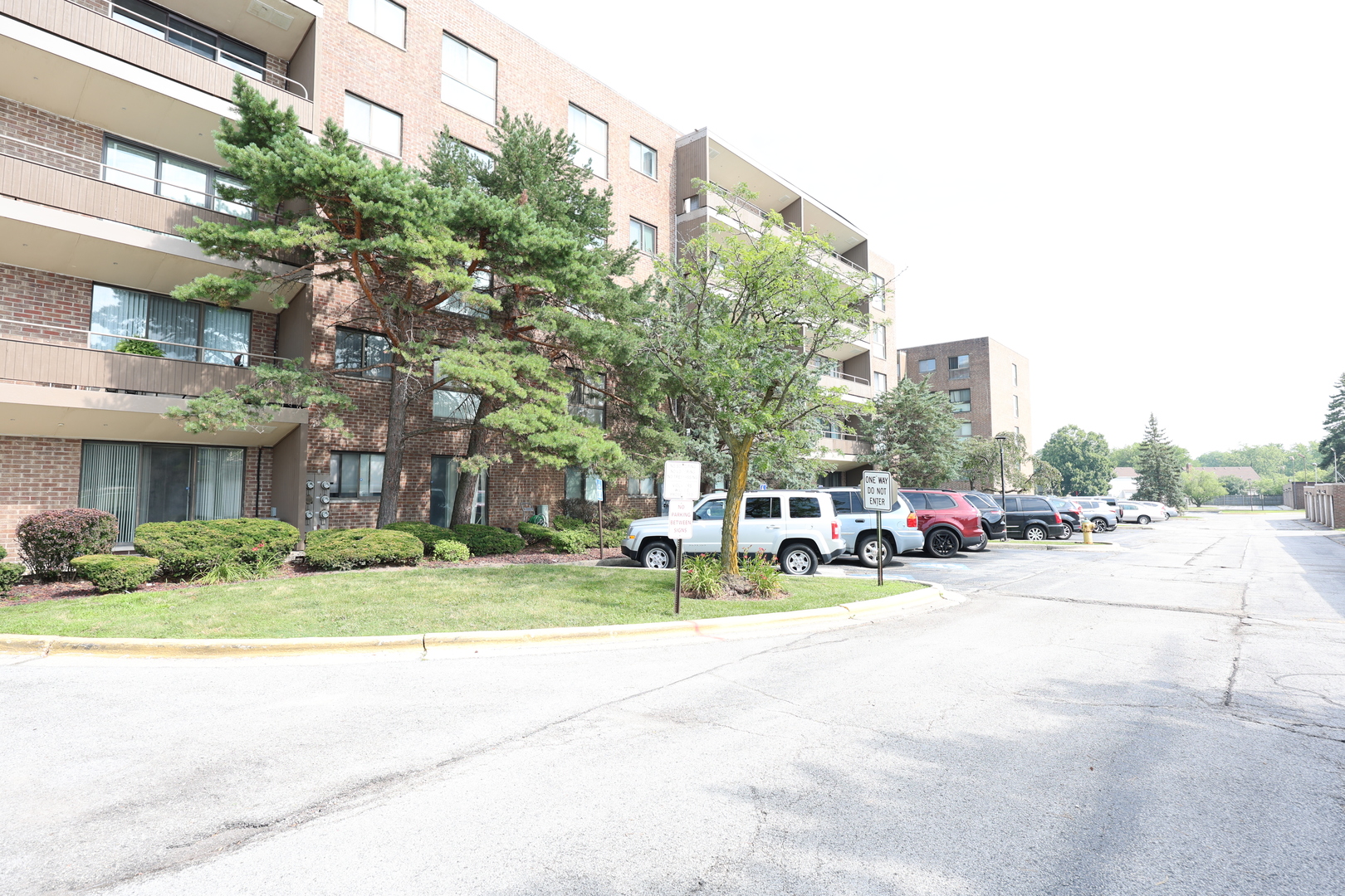 2nd image of 7 E Carriageway Dr #408, Hazel Crest, IL 60429 | MLS# 12721985