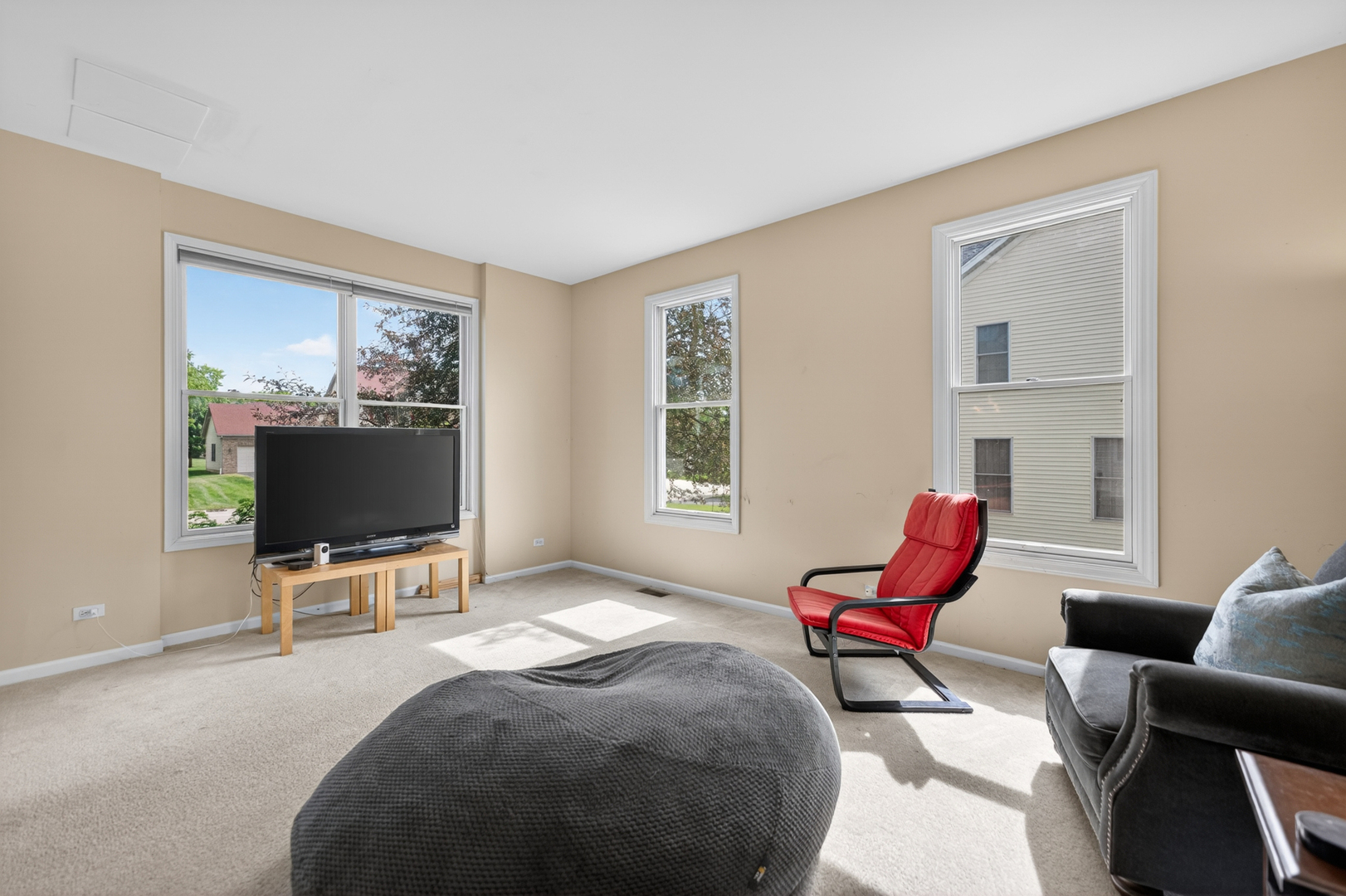 5th image of 5701 Caribou Ln, Hoffman Estates, IL 60192 | MLS# 12722012