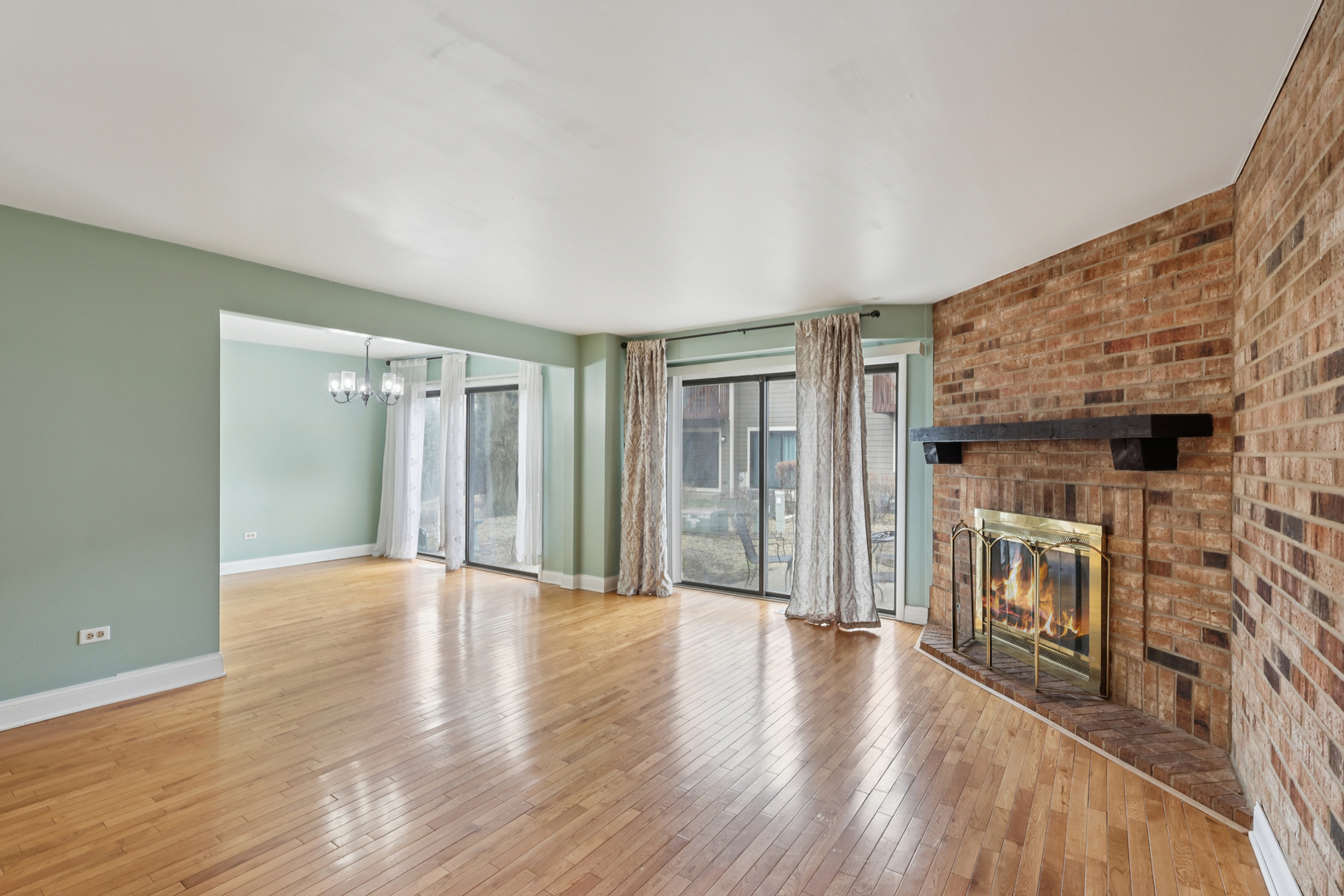 4th image of 105 W Dover Dr, Mount Prospect, IL 60056 | MLS# 12722025