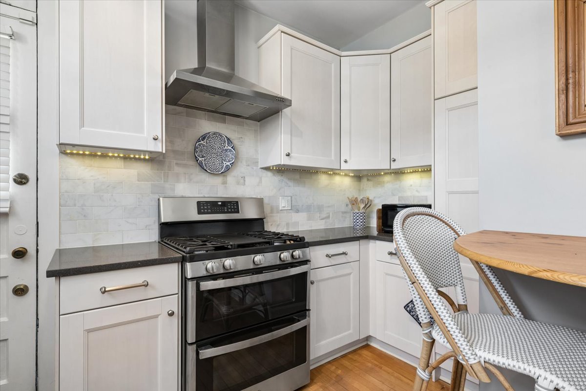 2nd image of 486 Sheridan Rd, Evanston, IL 60202