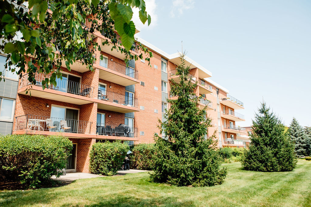 2nd image of 16 E Old Willow Rd #206-S, Prospect Heights, IL 60070 | MLS# 12722081