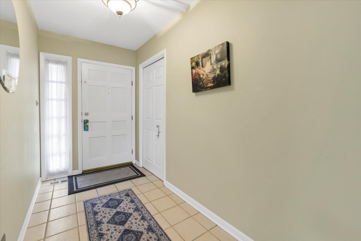 3rd image of 1525 Mayfield Ln, Hoffman Estates, IL 60169 | MLS# 12722125
