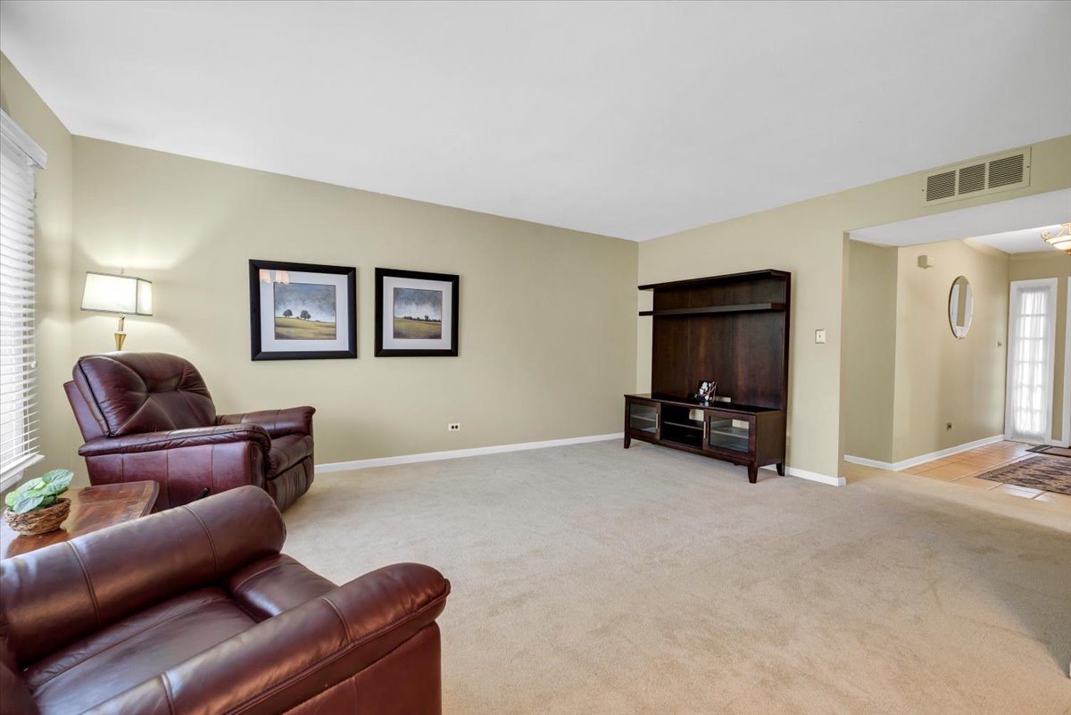 5th image of 1525 Mayfield Ln, Hoffman Estates, IL 60169 | MLS# 12722125