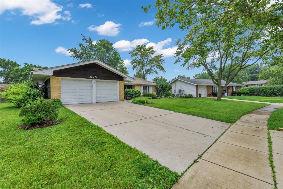 2nd image of 1525 Mayfield Ln, Hoffman Estates, IL 60169 | MLS# 12722125