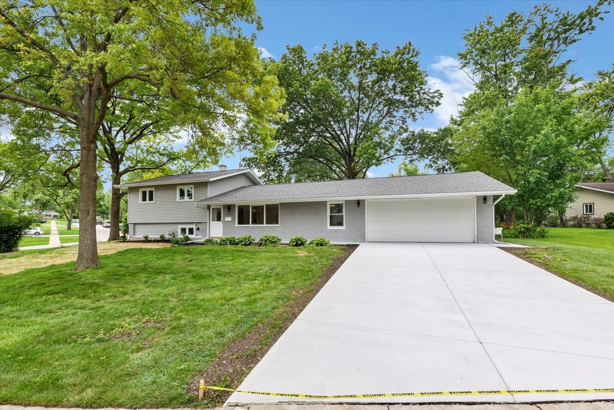 4th image of 590 Durham Ct, Hoffman Estates, IL 60169 | MLS# 12722139