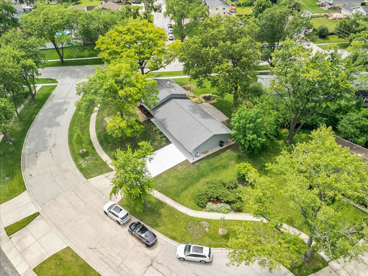 2nd image of 590 Durham Ct, Hoffman Estates, IL 60169 | MLS# 12722139