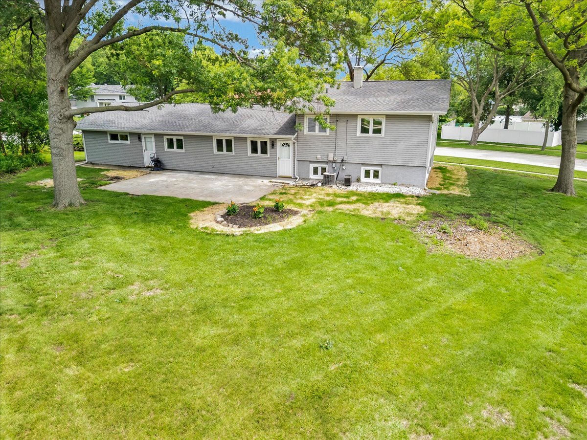 5th image of 590 Durham Ct, Hoffman Estates, IL 60169 | MLS# 12722139