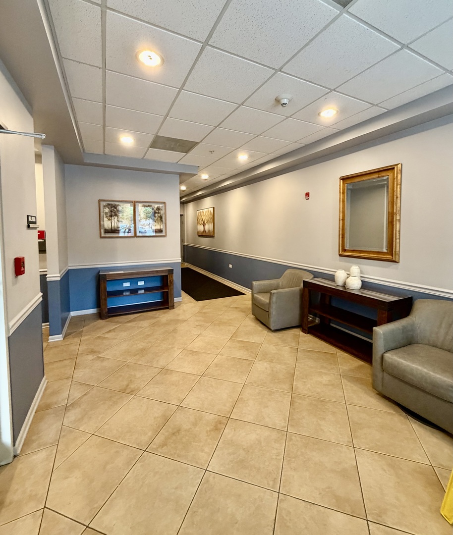 3rd image of 390 S Western Ave #204, Des Plaines, IL 60016 | MLS# 12722158