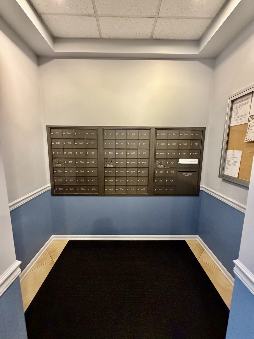 2nd image of 390 S Western Ave #204, Des Plaines, IL 60016 | MLS# 12722158