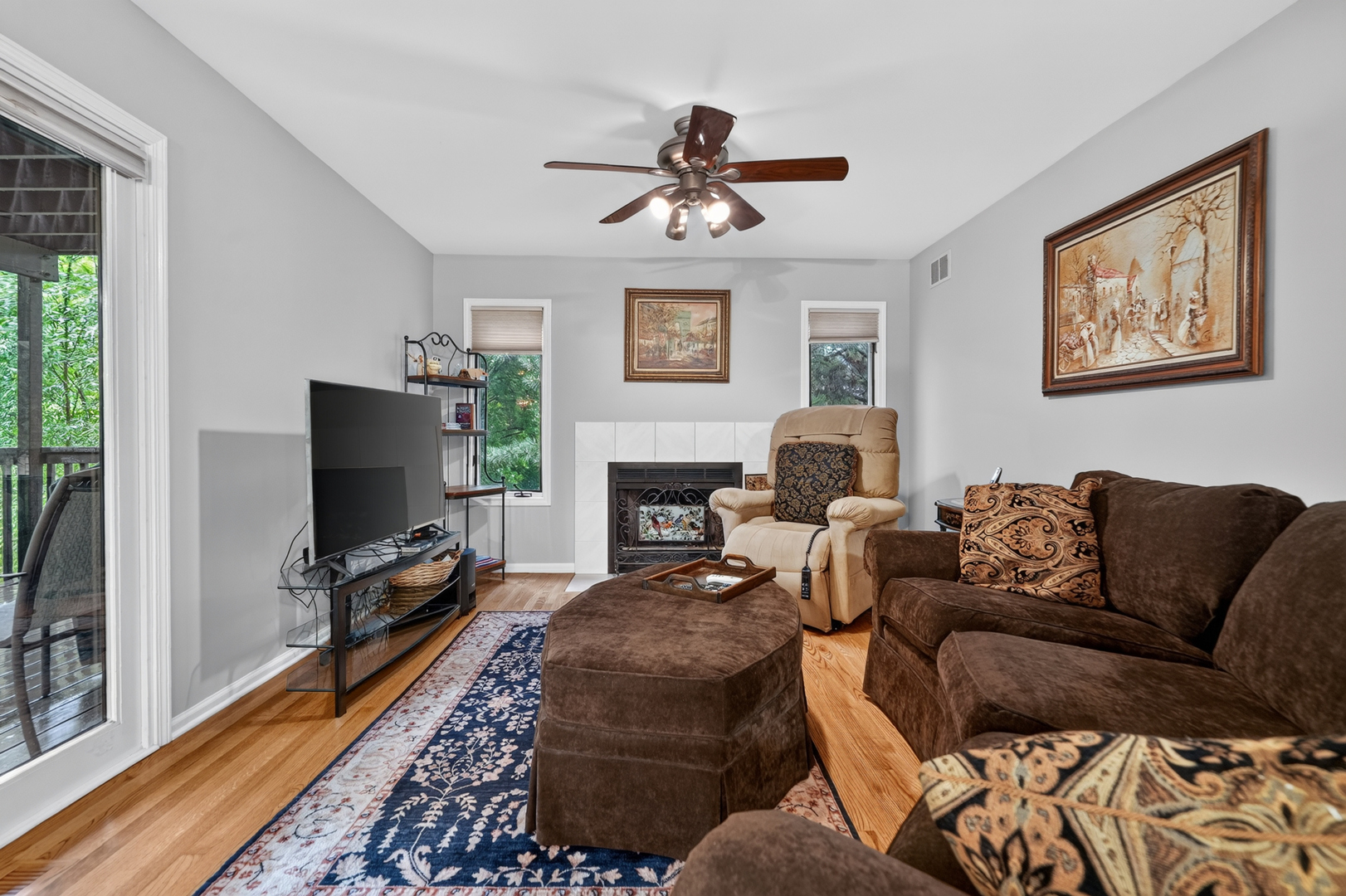 5th image of 640 Walnut Oaks Dr, Roselle, IL 60172 | MLS# 12722184
