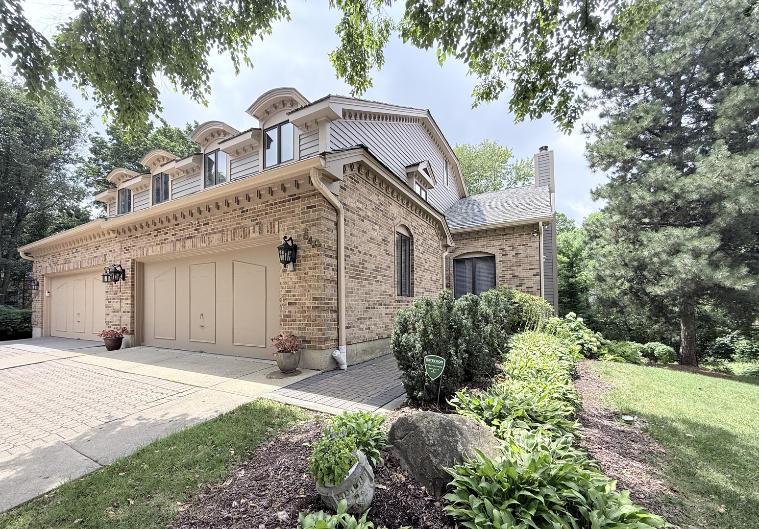 1st image of 640 Walnut Oaks Dr, Roselle, IL 60172 | MLS# 12722184