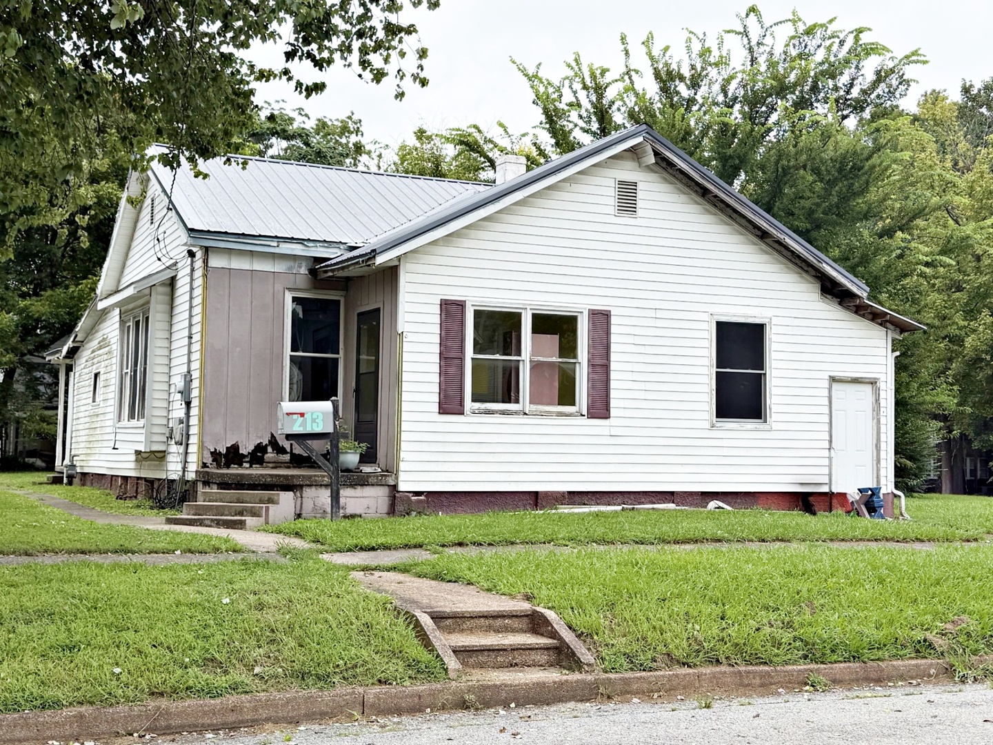 2nd image of 213 E 9th St St, Metropolis, IL 62960 | MLS# 12722251