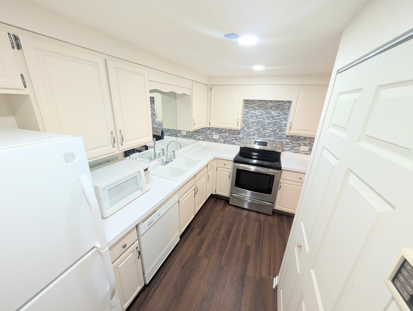 2nd image of 3505 Lakeview Dr #104, Hazel Crest, IL 60429 | MLS# 12722269