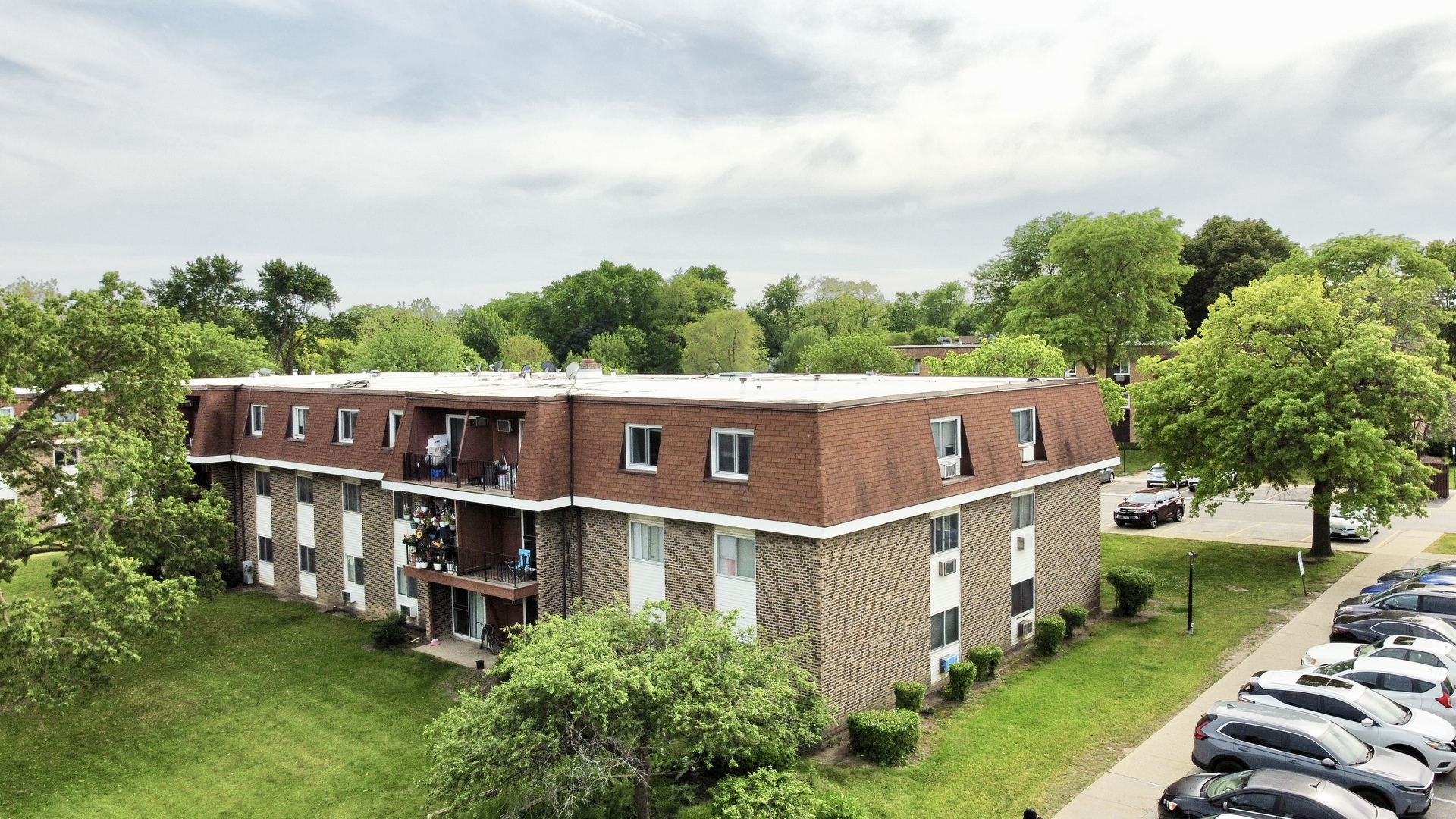 2nd image of 1085 Knl Ln, Hoffman Estates, IL 60194