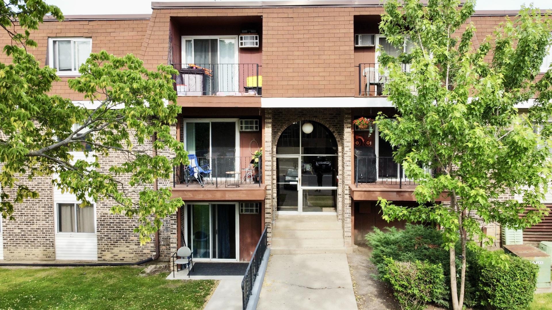 2nd image of 1085 Knoll Ln #207, Hoffman Estates, IL 60194 | MLS# 12722336