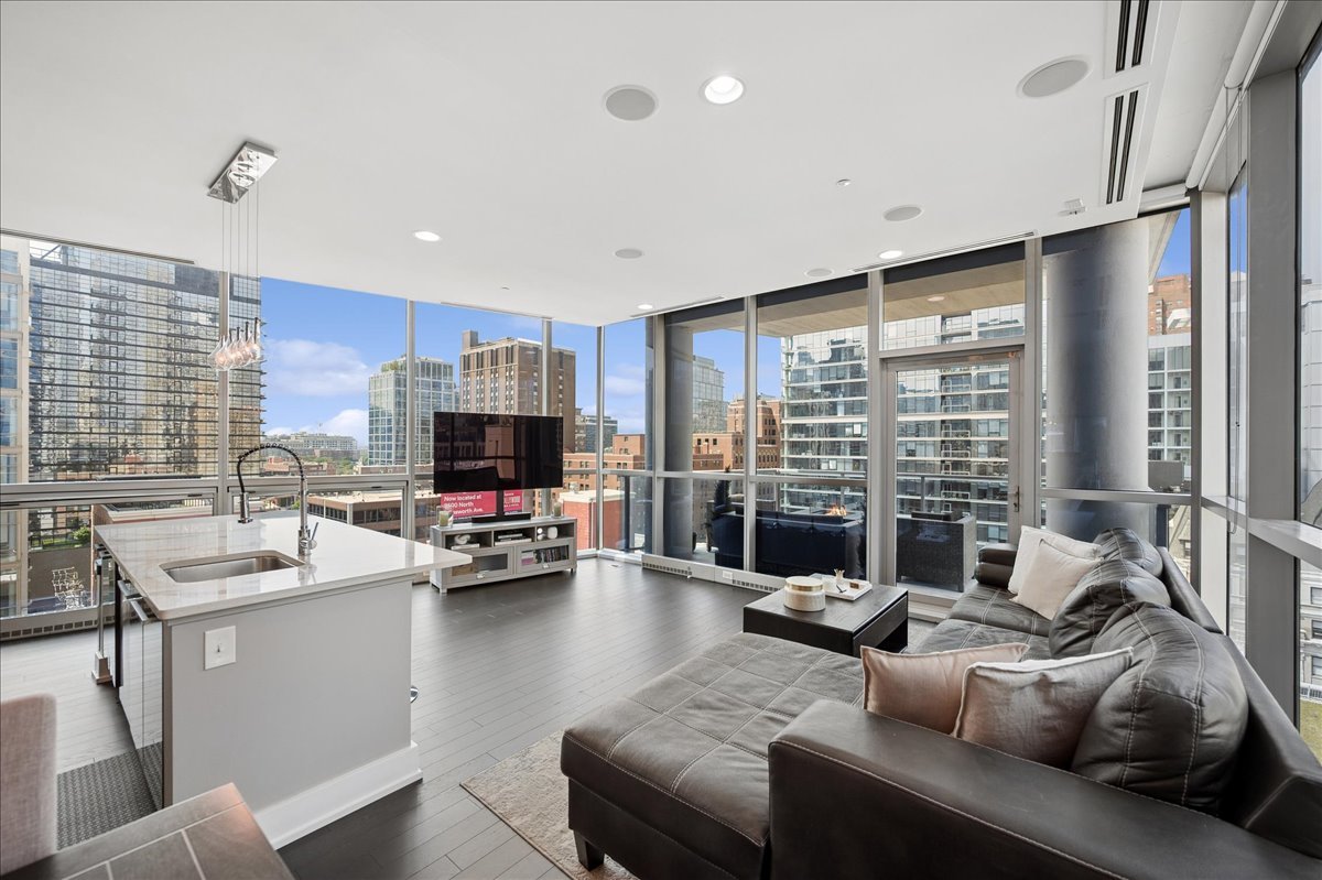 4th image of 110 W Superior St #1003, Chicago, IL 60654 | MLS# 12722484