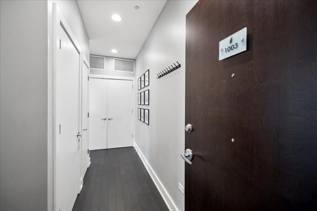 3rd image of 110 W Superior St #1003, Chicago, IL 60654 | MLS# 12722484
