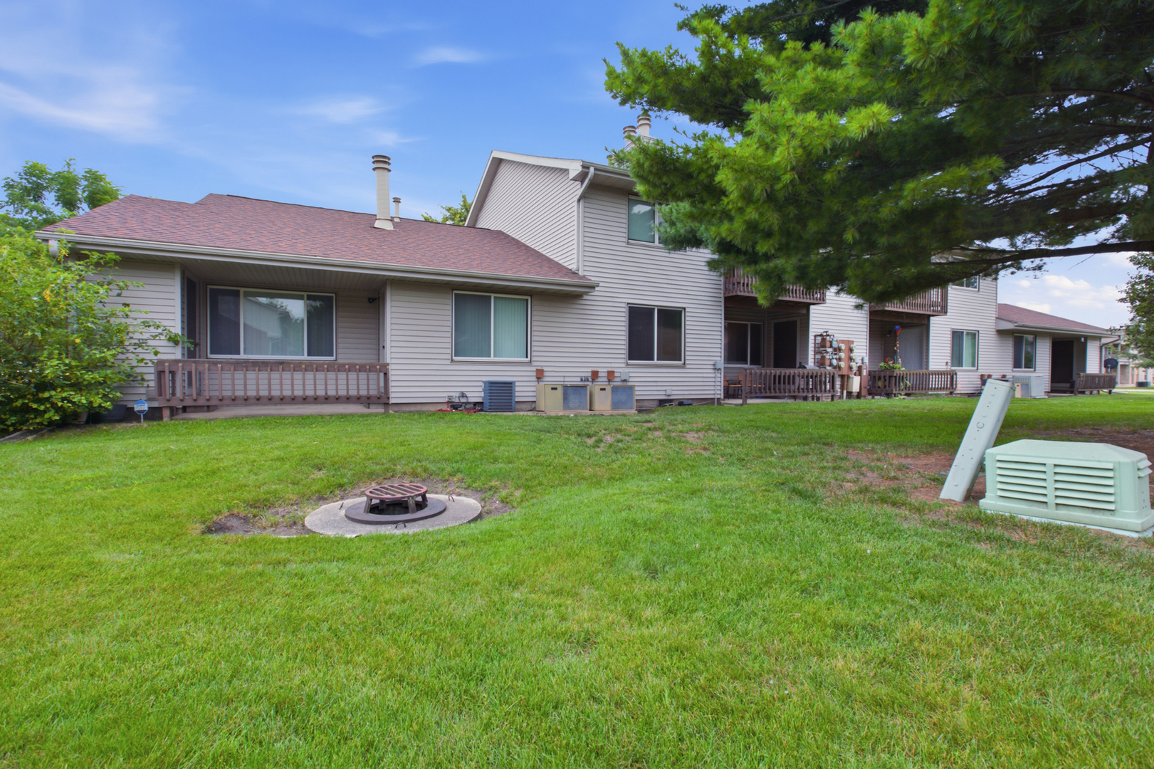 2nd image of 904 Kara Dr, Champaign, IL 61822