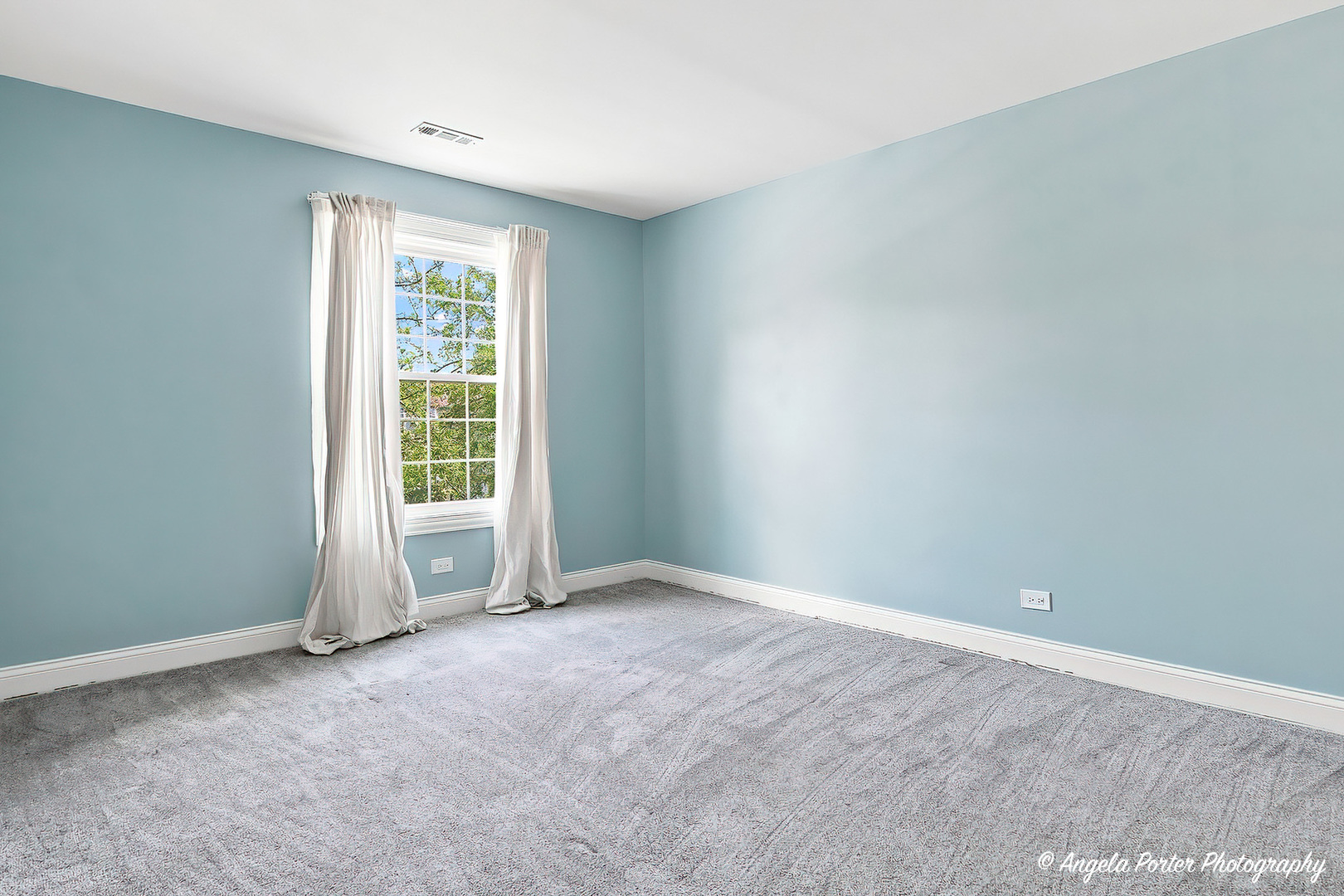 image of 1358 Stratford Dr, Gurnee, IL 60031