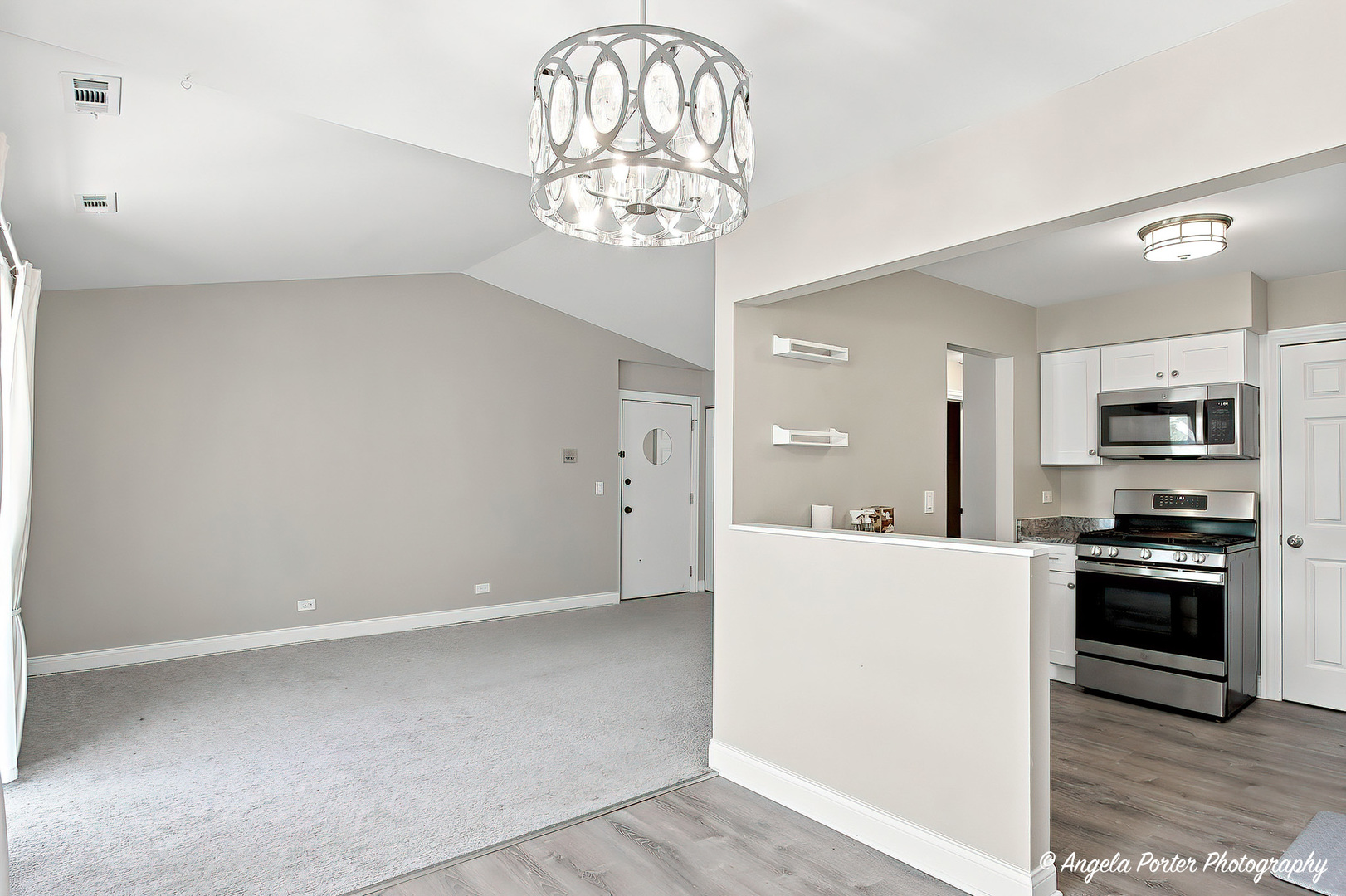5th image of 1358 Stratford Dr, Gurnee, IL 60031
