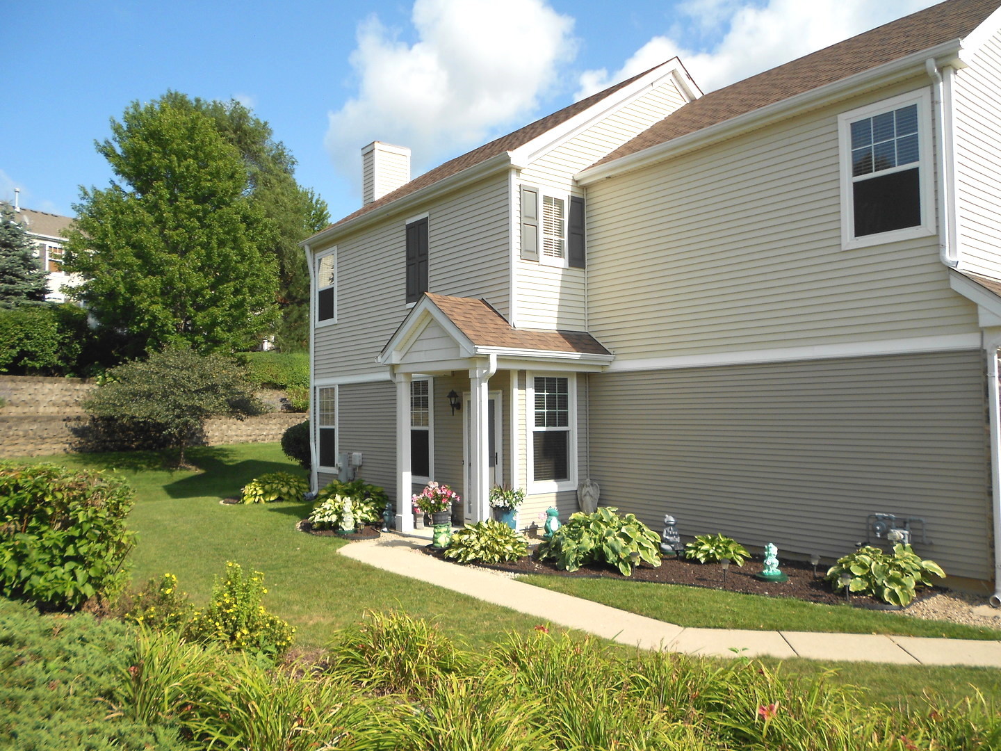 2nd image of 1950 Cobblestone Dr, Carpentersville, IL 60110 | MLS# 12722652