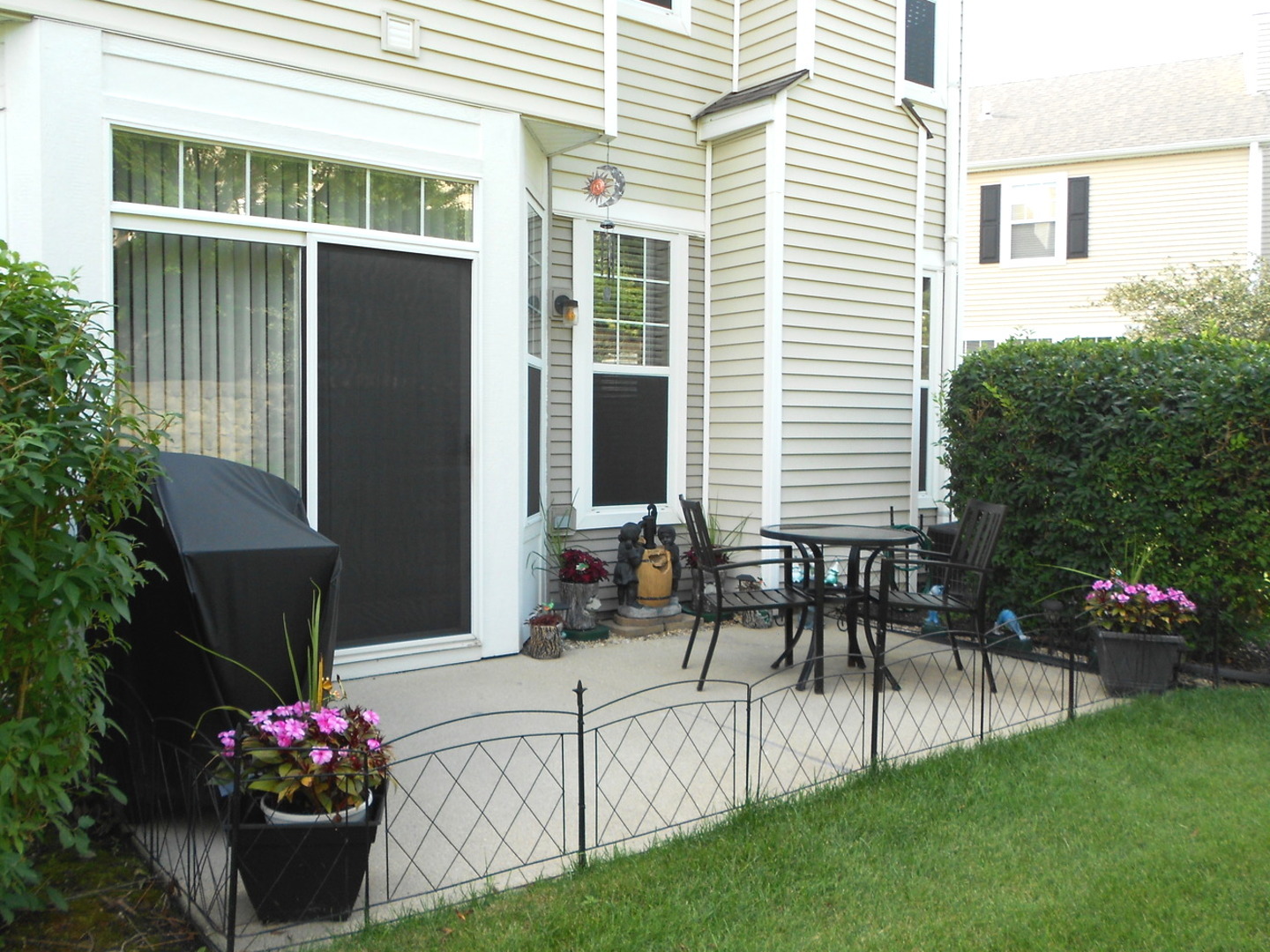 3rd image of 1950 Cobblestone Dr, Carpentersville, IL 60110 | MLS# 12722652
