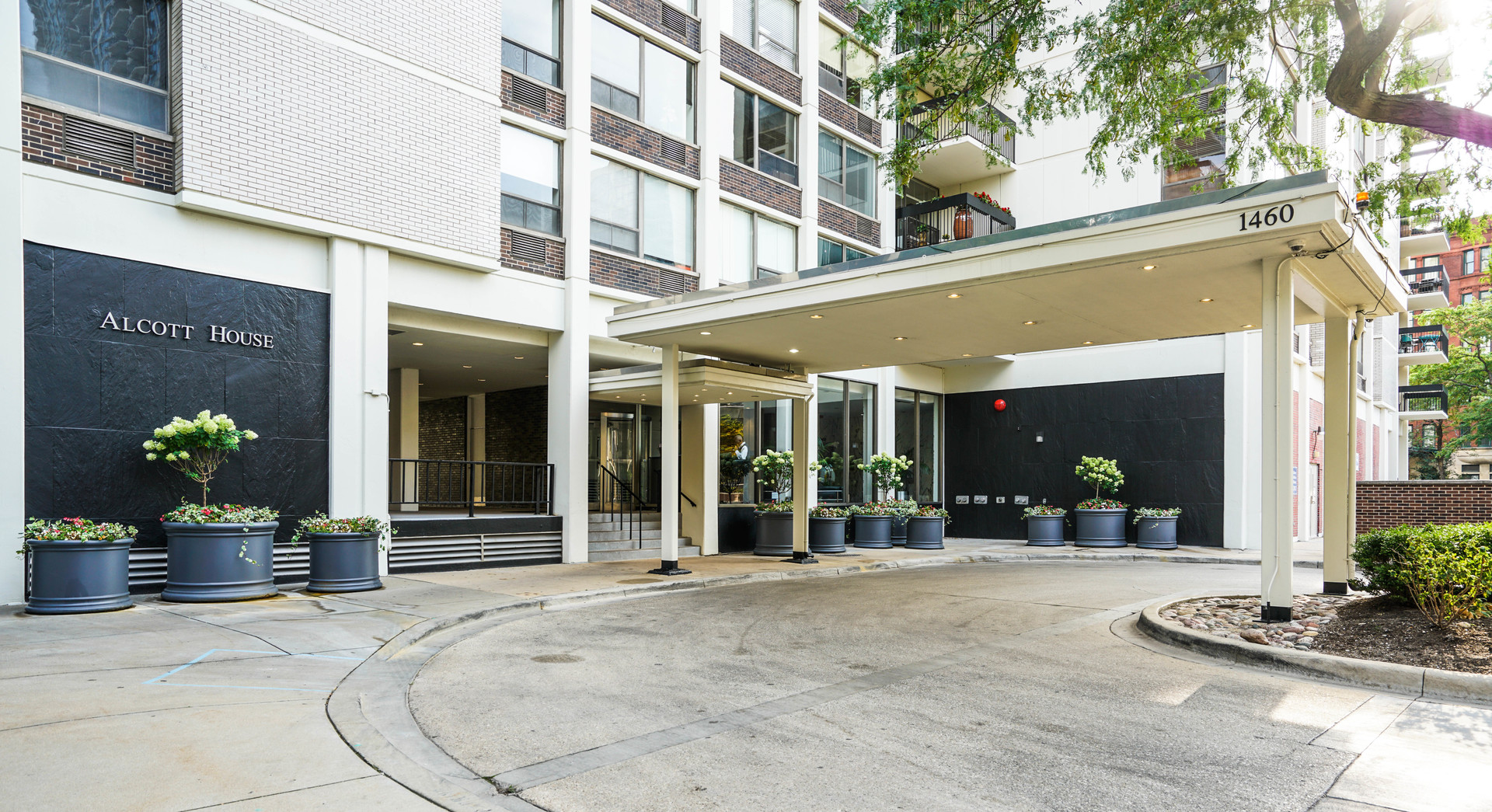 2nd image of 1460 N Sandburg Ter, Chicago, IL 60610