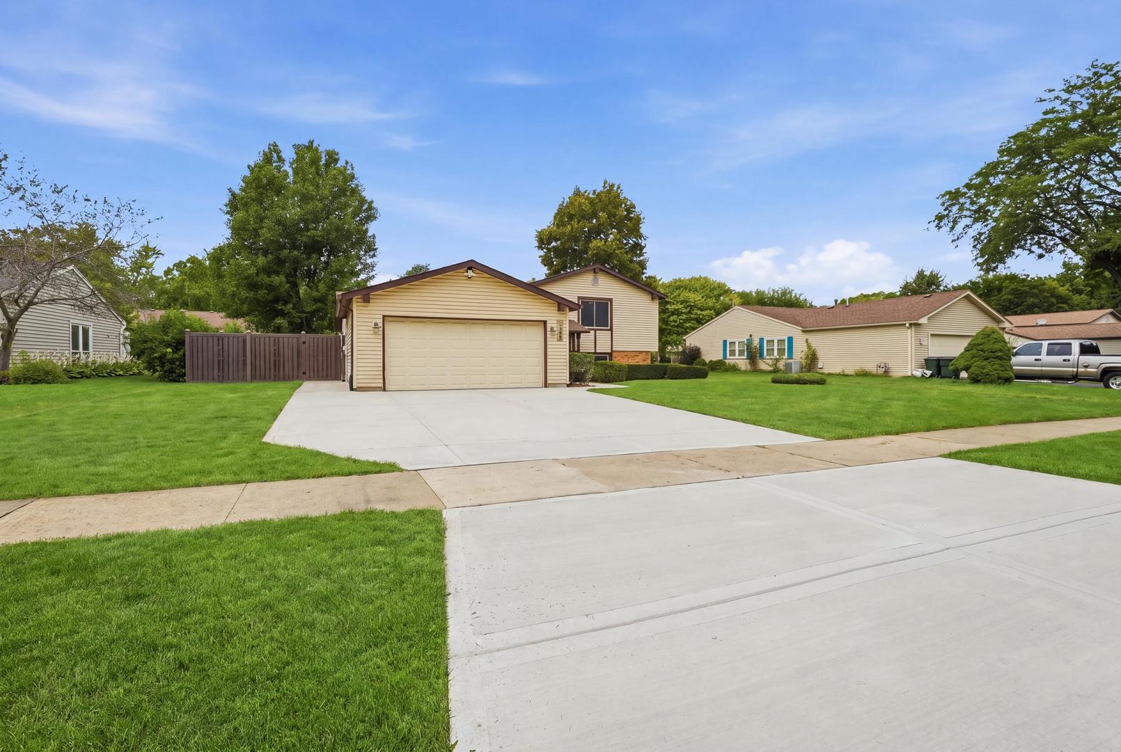 Photo 2 of Single family home for sale at 1148 N Old Brg Rd, Palatine, IL 60067 | MLS# 12722841 | Listing updated on 2026-09-04