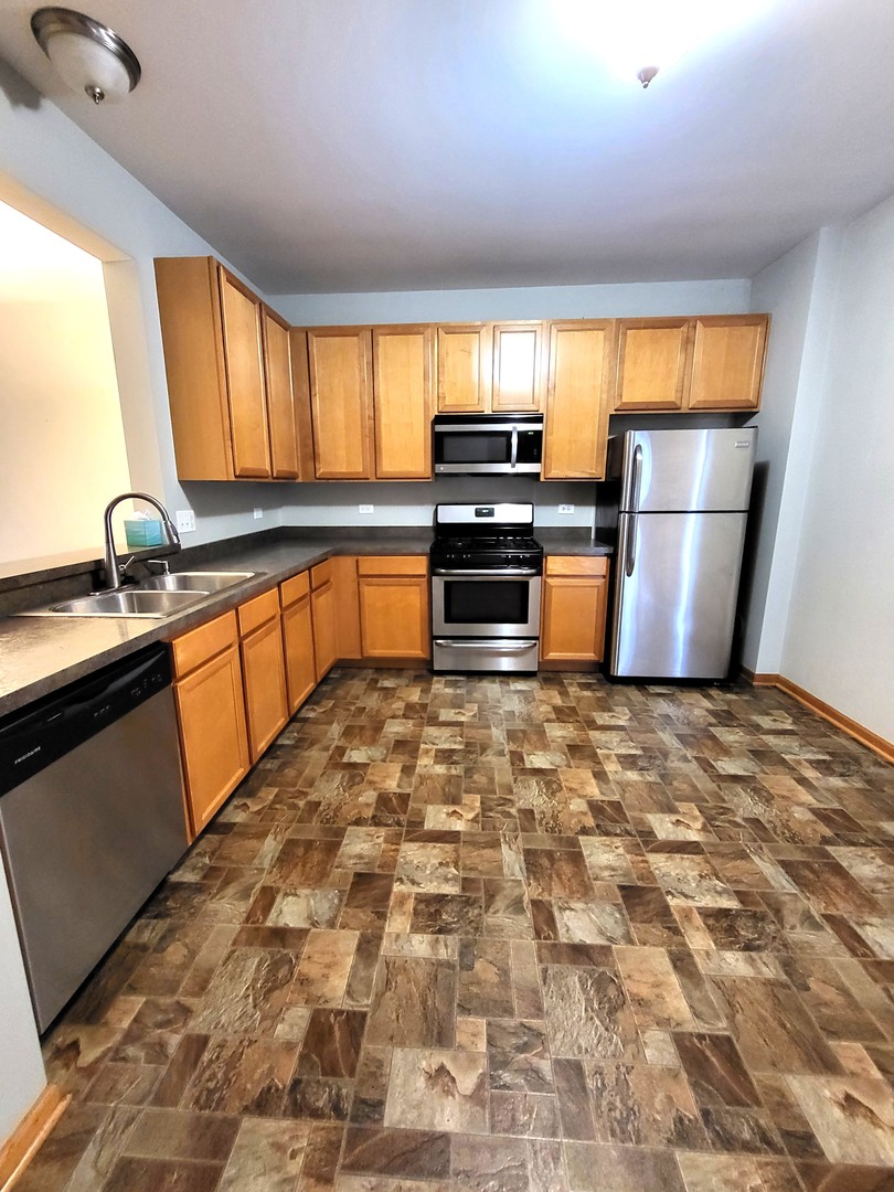 4th image of 3348 Cameron Dr, Elgin, IL 60124 | MLS# 12722941