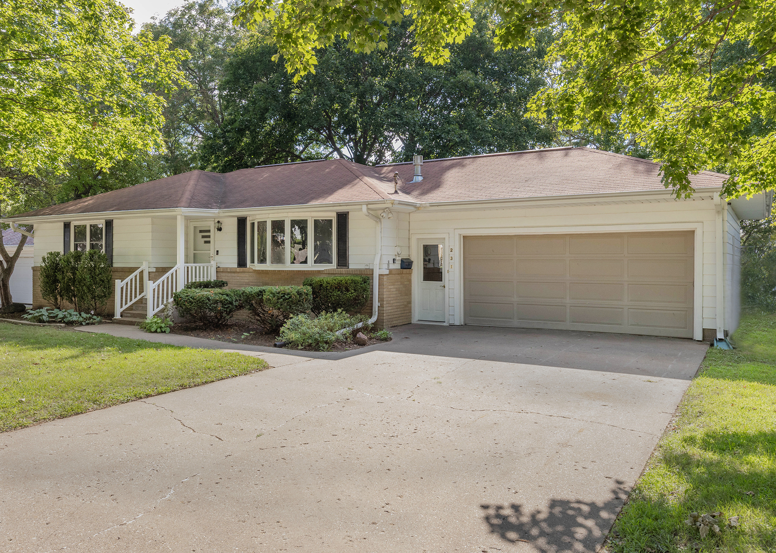 2nd image of 231 Hillcrest Dr, Geneseo, IL 61254 | MLS# 12722984