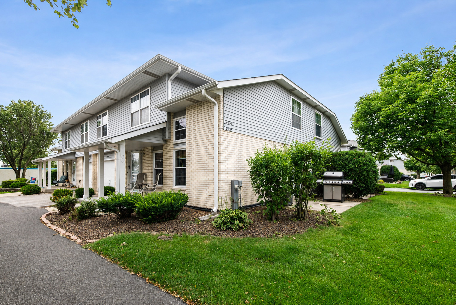 2nd image of 17037 E Cir Dr, Tinley Park, IL 60477