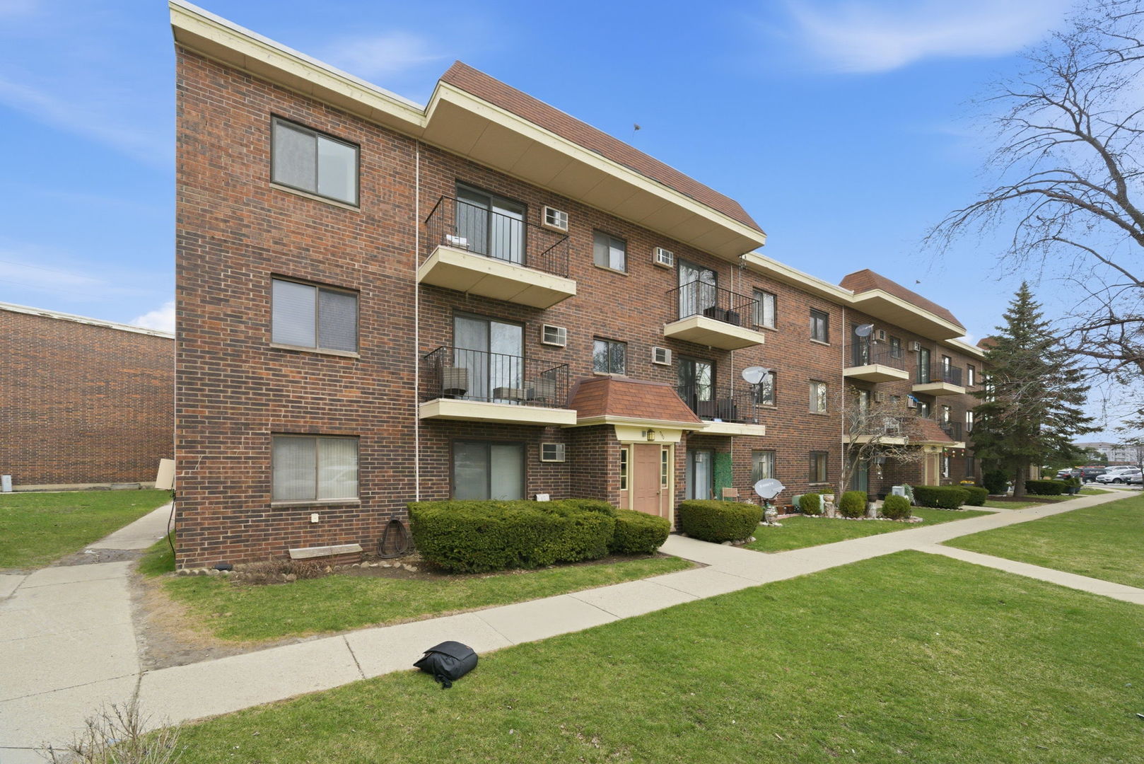 2nd image of 940 N Rohlwing Rd #201A, Addison, IL 60101 | MLS# 12723129