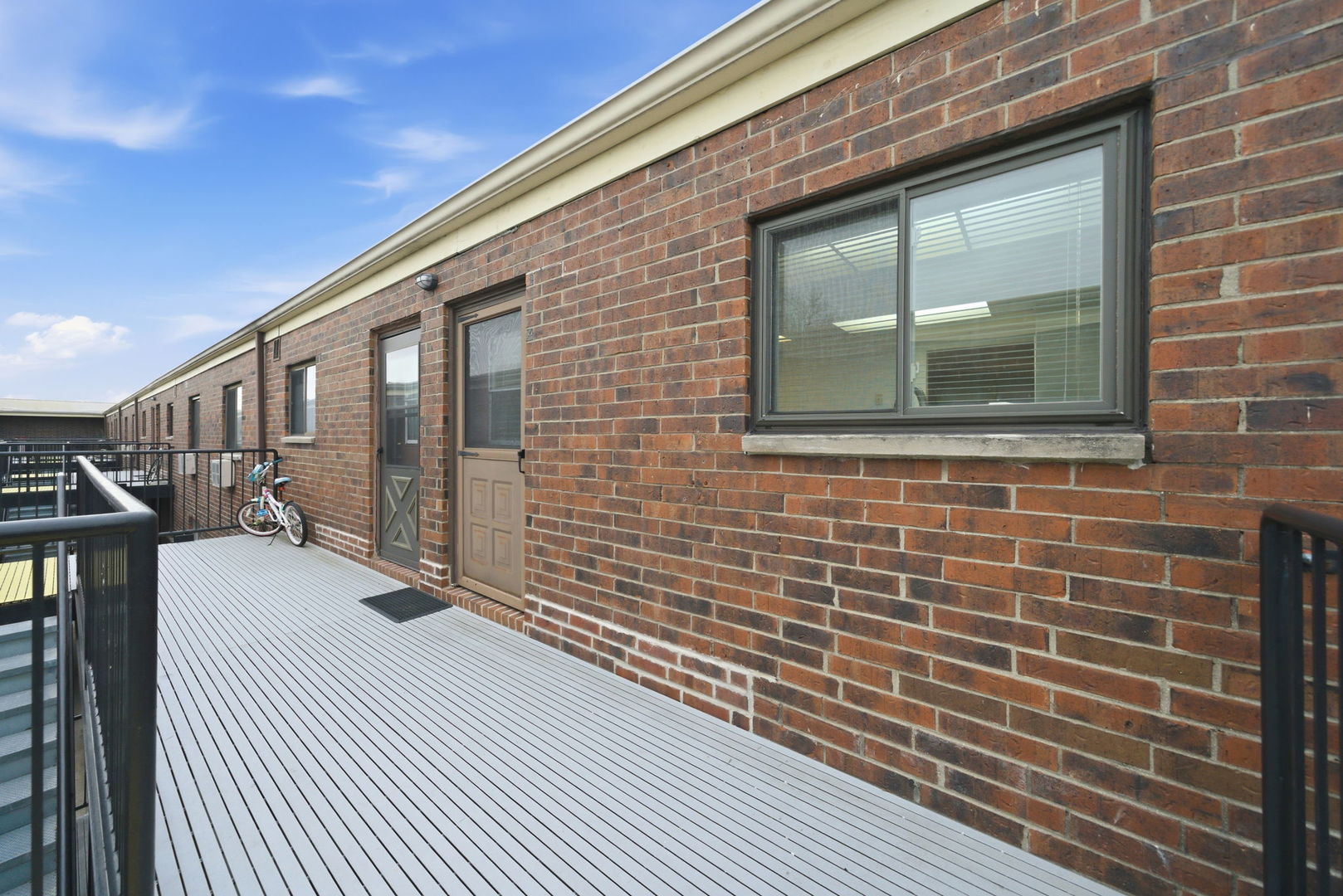 2nd image of 940 N Rohlwing Rd, Addison, IL 60101